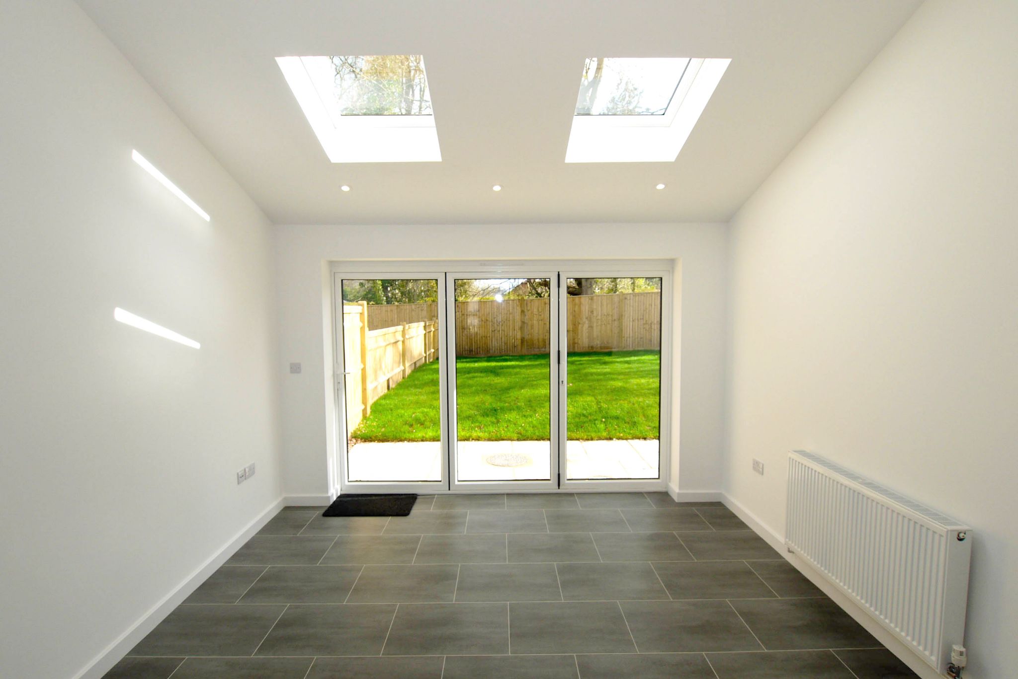 2 bedroom end terraced house Sold in Tonbridge - Photograph 3