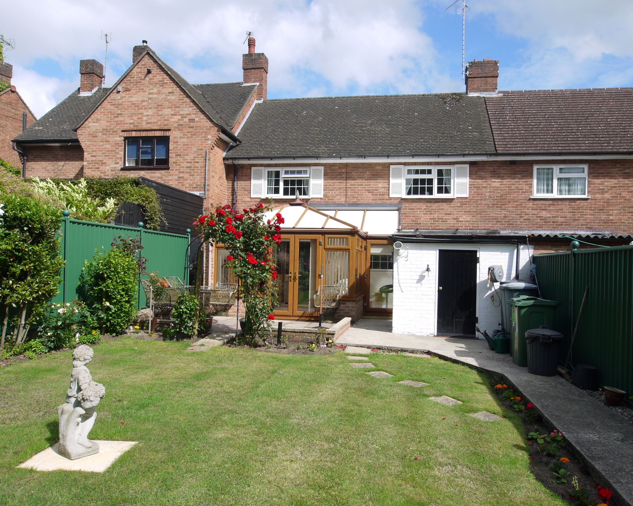 3 bedroom mid terraced house Sold in Sevenoaks - Photograph 1