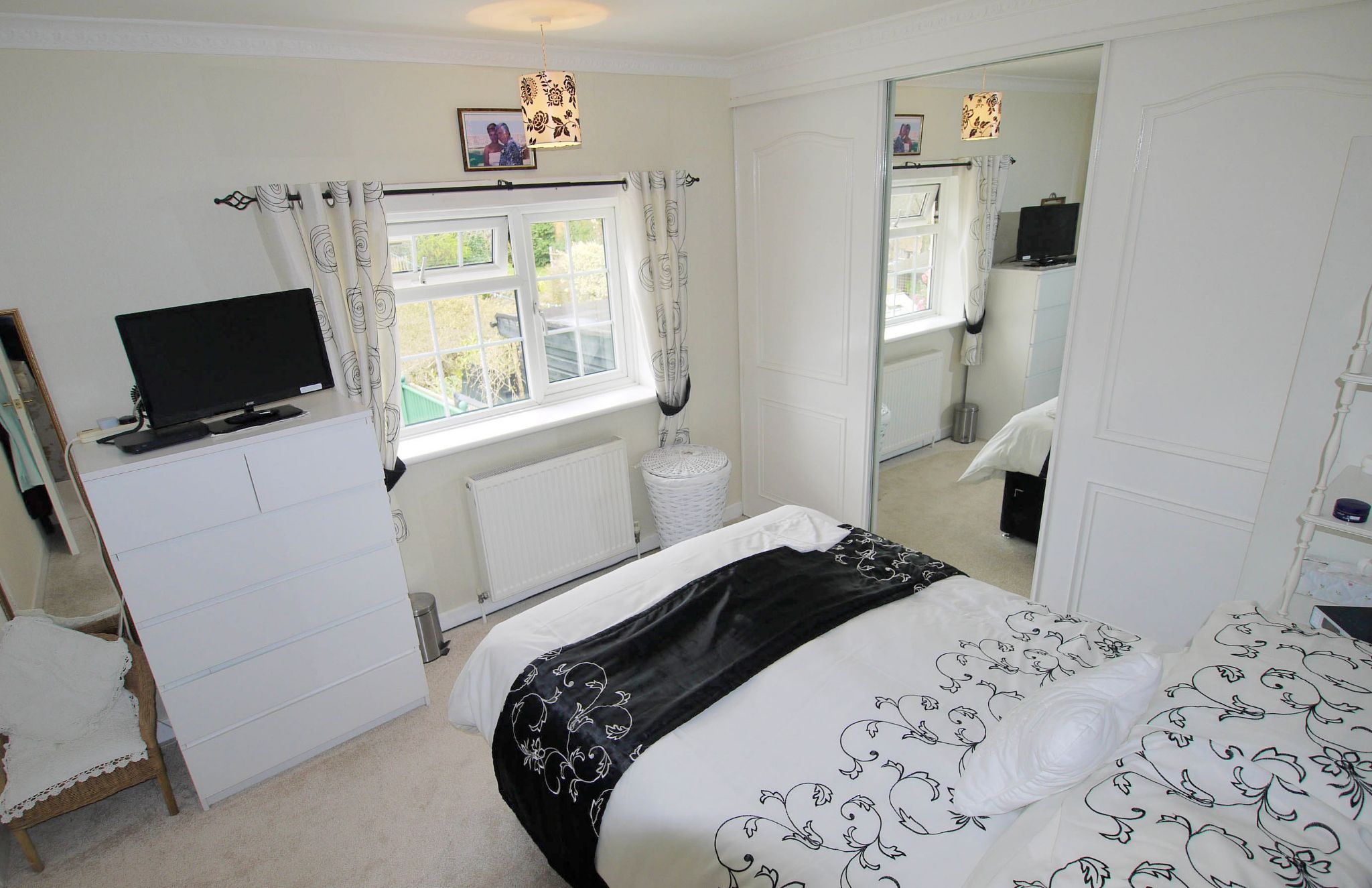 3 bedroom mid terraced house Sold in Sevenoaks - Photograph 7