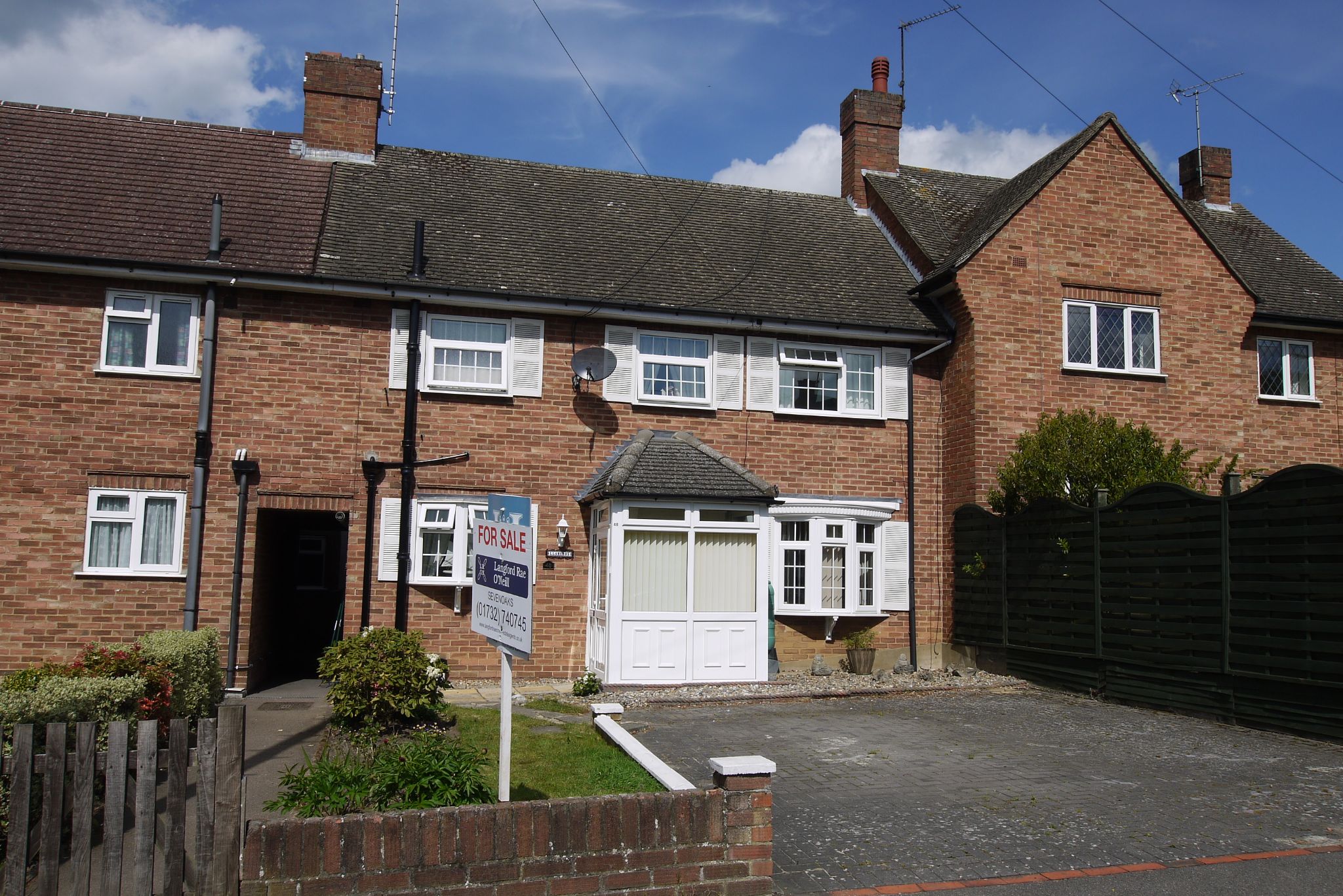 3 bedroom mid terraced house Sold in Sevenoaks - Photograph 1