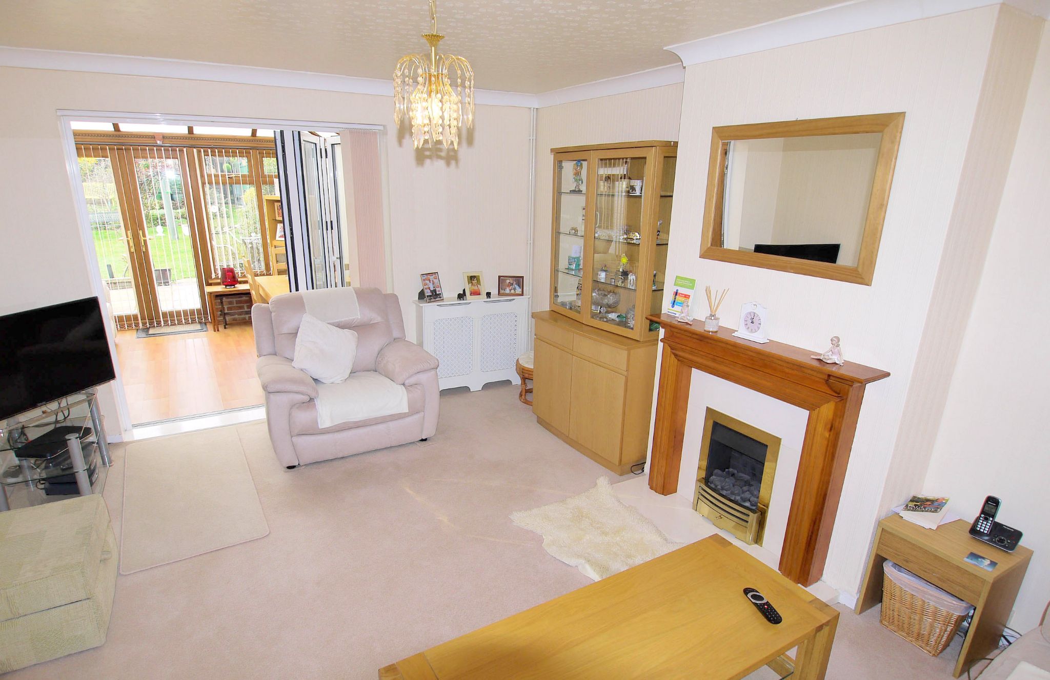 3 bedroom mid terraced house Sold in Sevenoaks - Photograph 2
