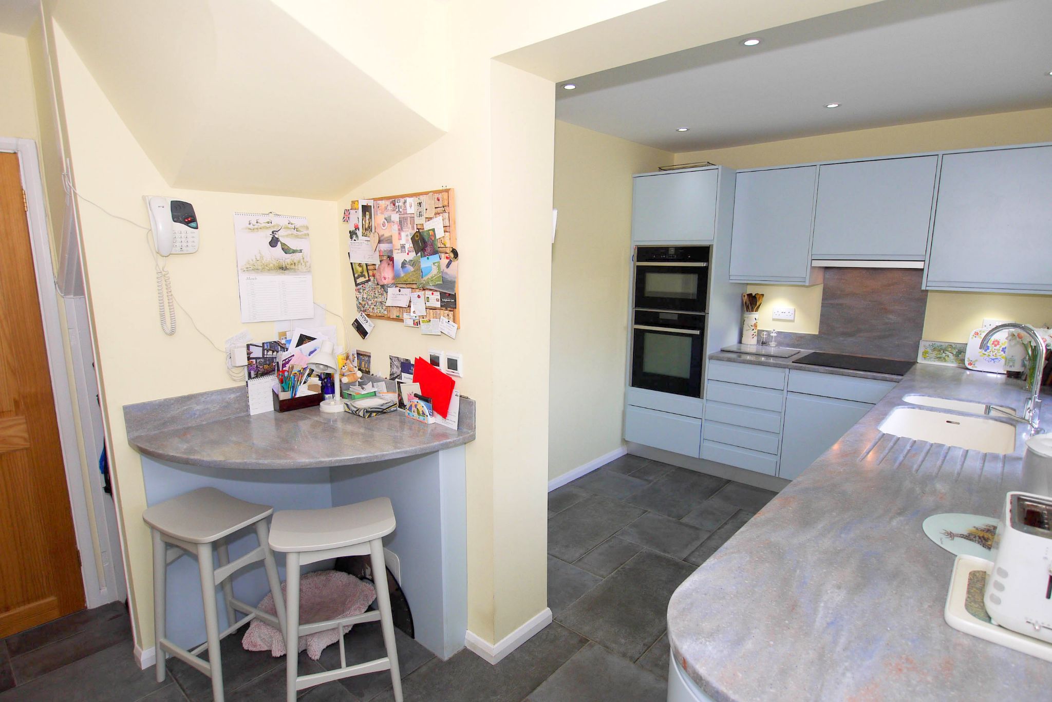 4 bedroom semi-detached house Sold in Sevenoaks - Photograph 4