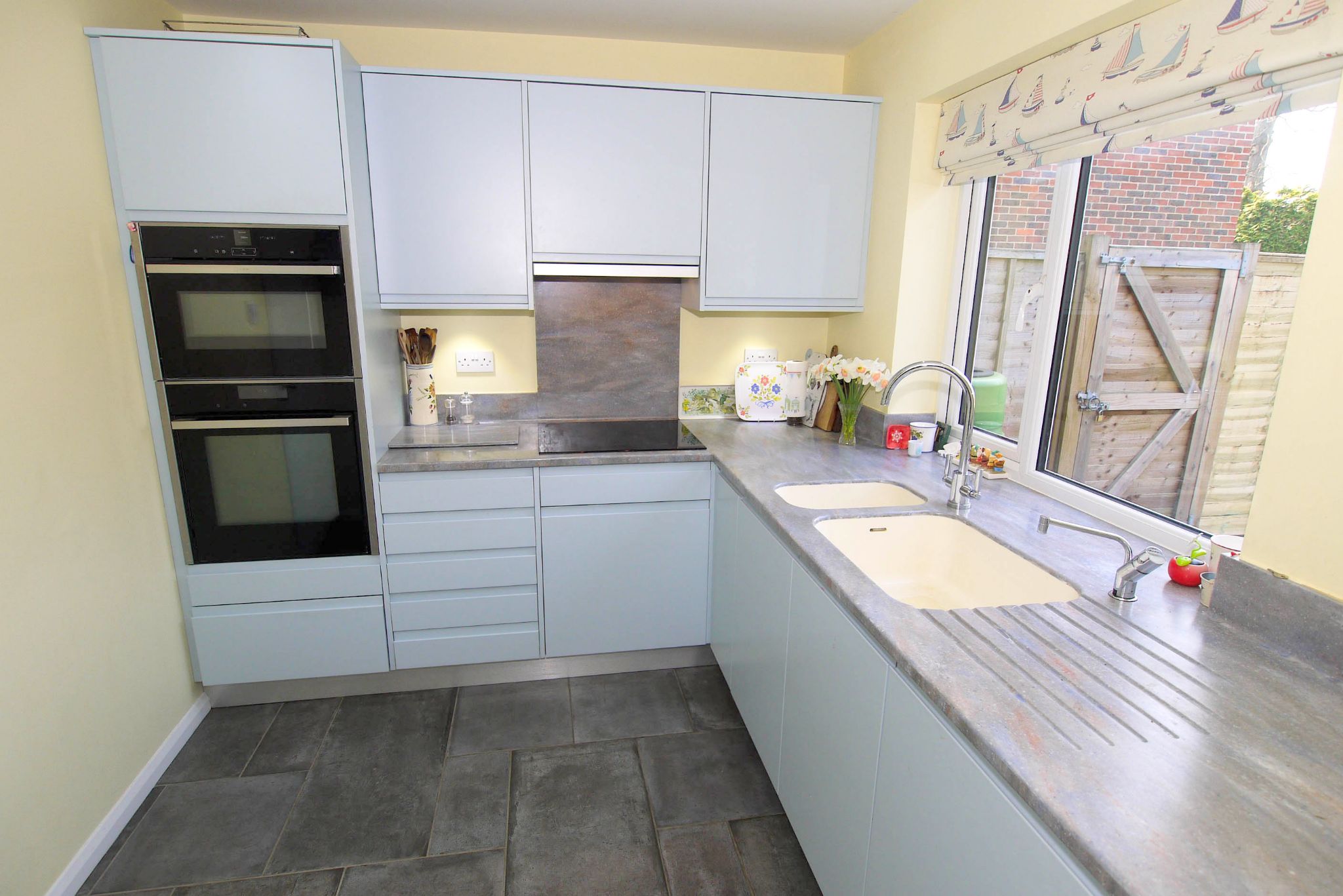 4 bedroom semi-detached house Sold in Sevenoaks - Photograph 3