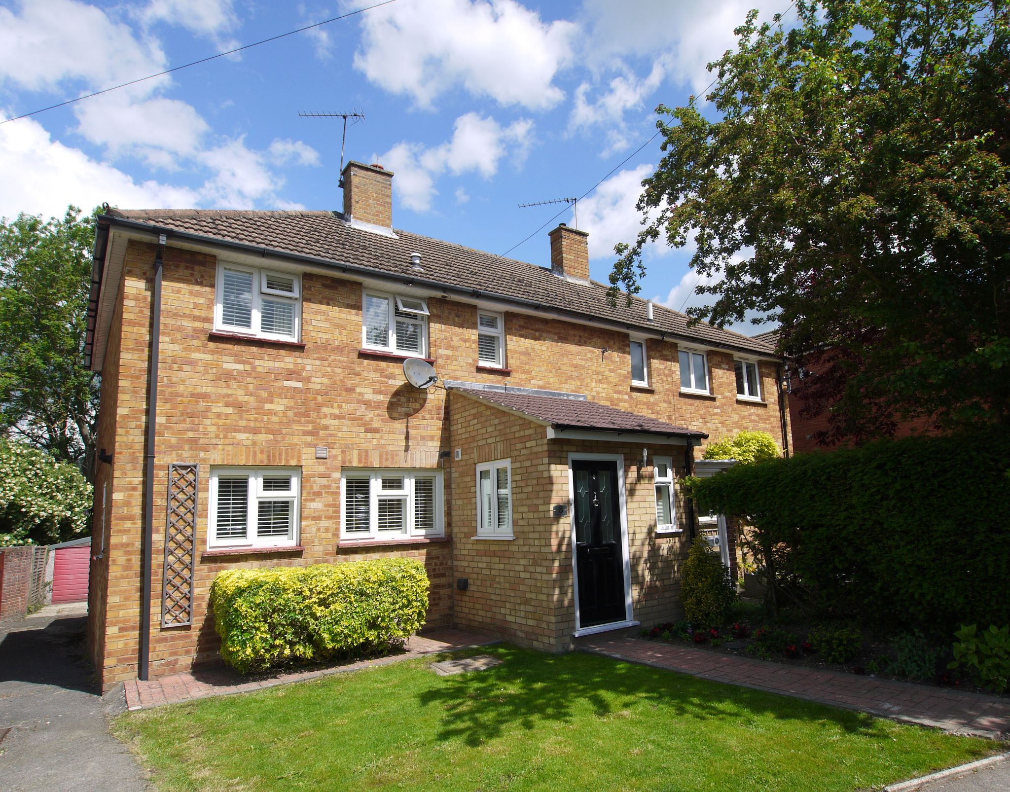 3 bedroom semi-detached house Sold in Sevenoaks - Photograph 1