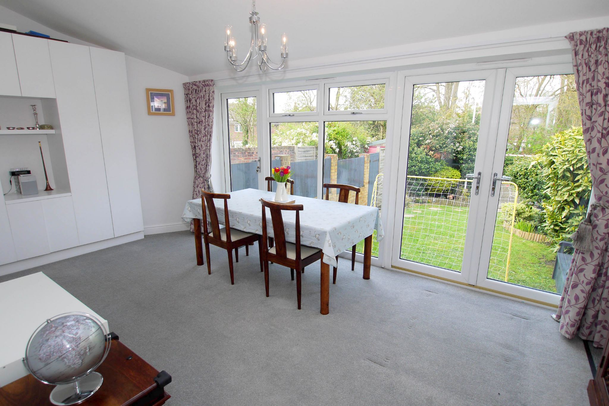 3 bedroom semi-detached house Sold in Sevenoaks - Photograph 3