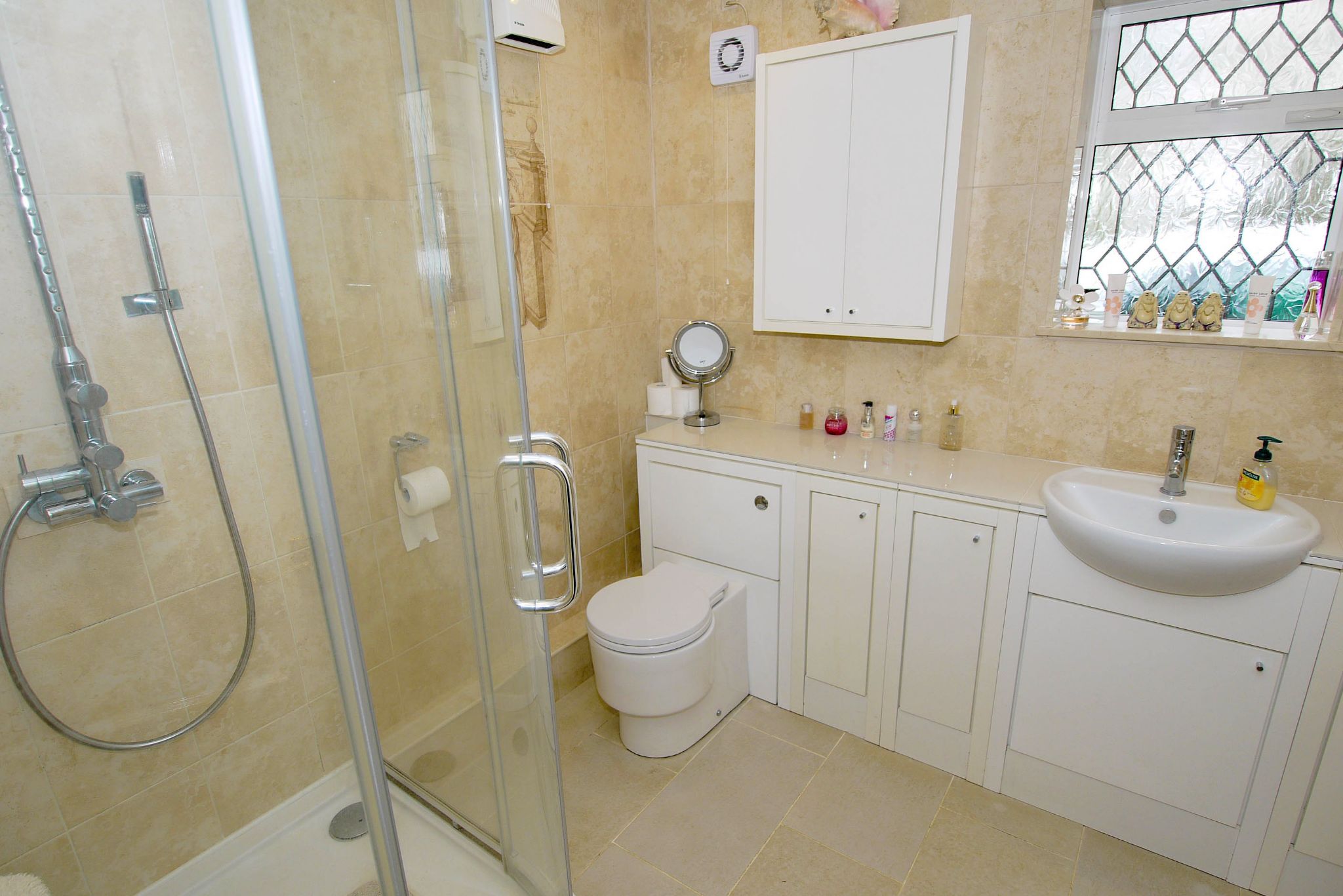 2 bedroom detached bungalow Sold in Sevenoaks - Photograph 8