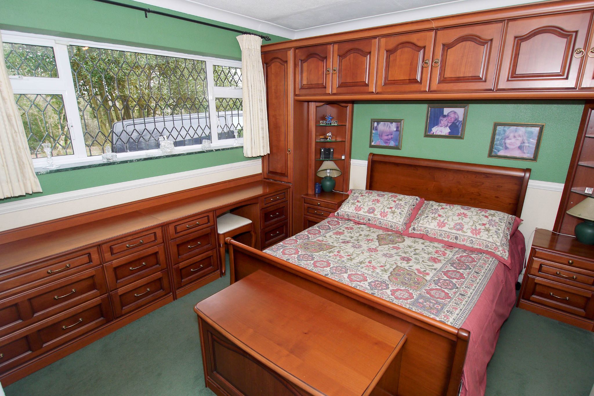 2 bedroom detached bungalow Sold in Sevenoaks - Photograph 6