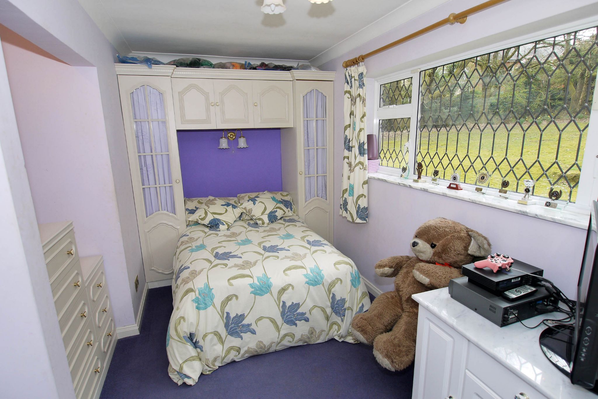 2 bedroom detached bungalow Sold in Sevenoaks - Photograph 7