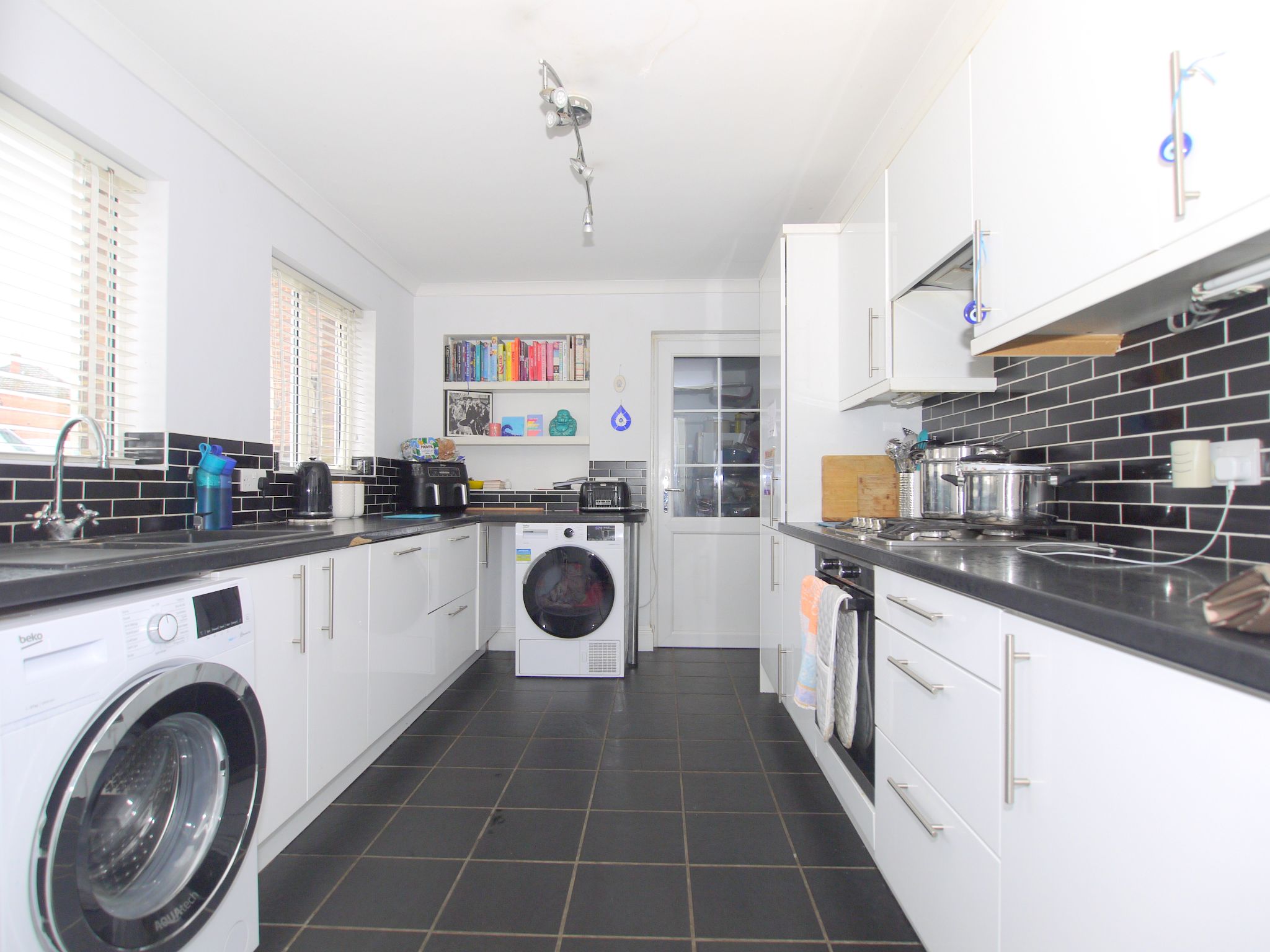 3 bedroom semi-detached house Sold in Sevenoaks - Photograph 6