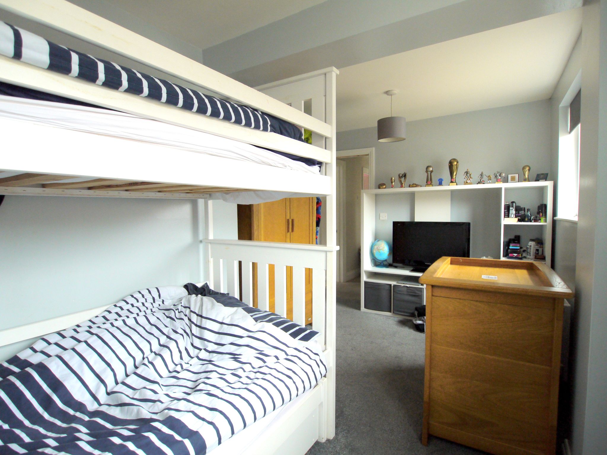 3 bedroom semi-detached house Sold in Sevenoaks - Photograph 3