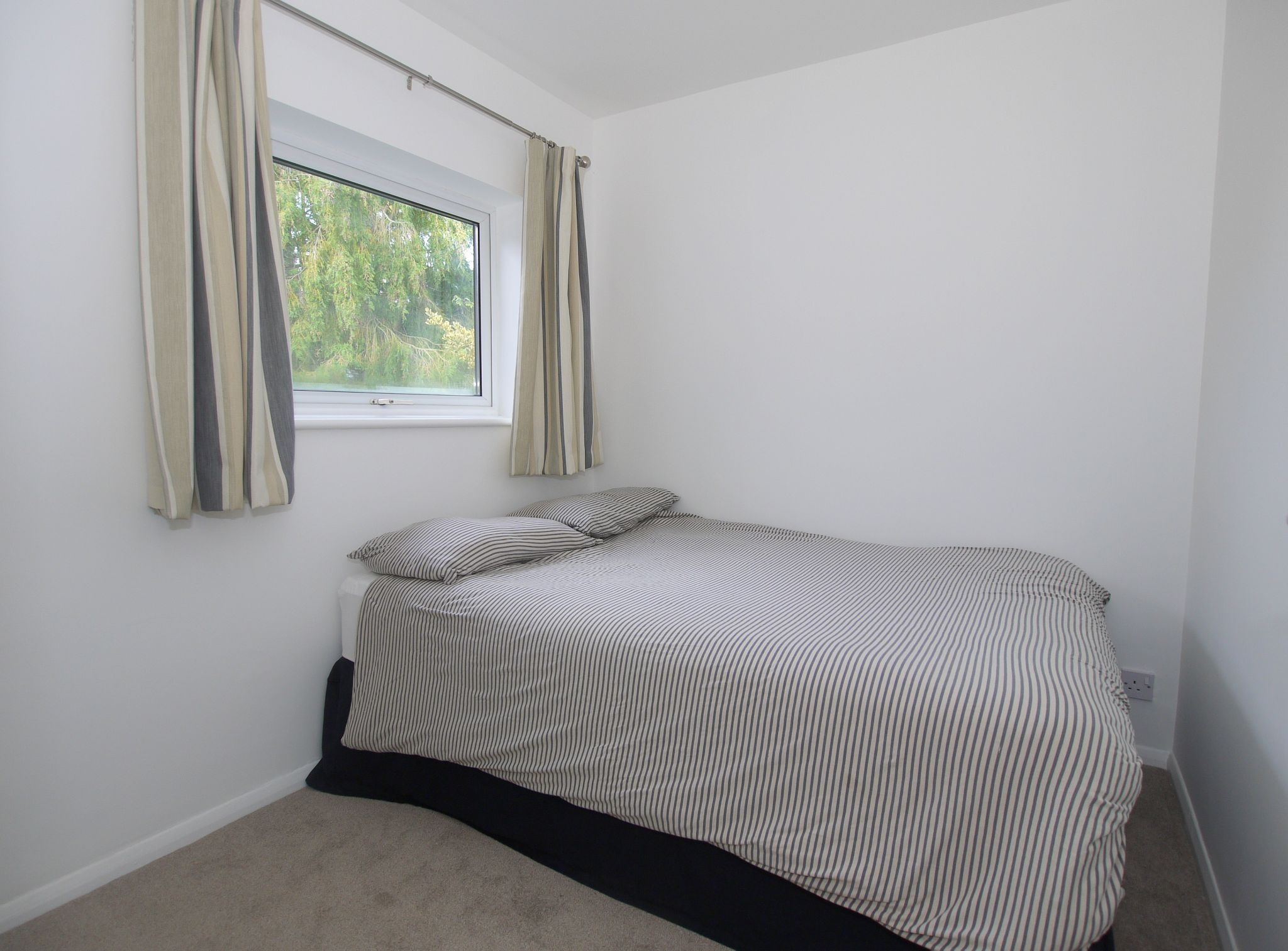 1 bedroom apartment Sold in Sevenoaks - Photograph 4