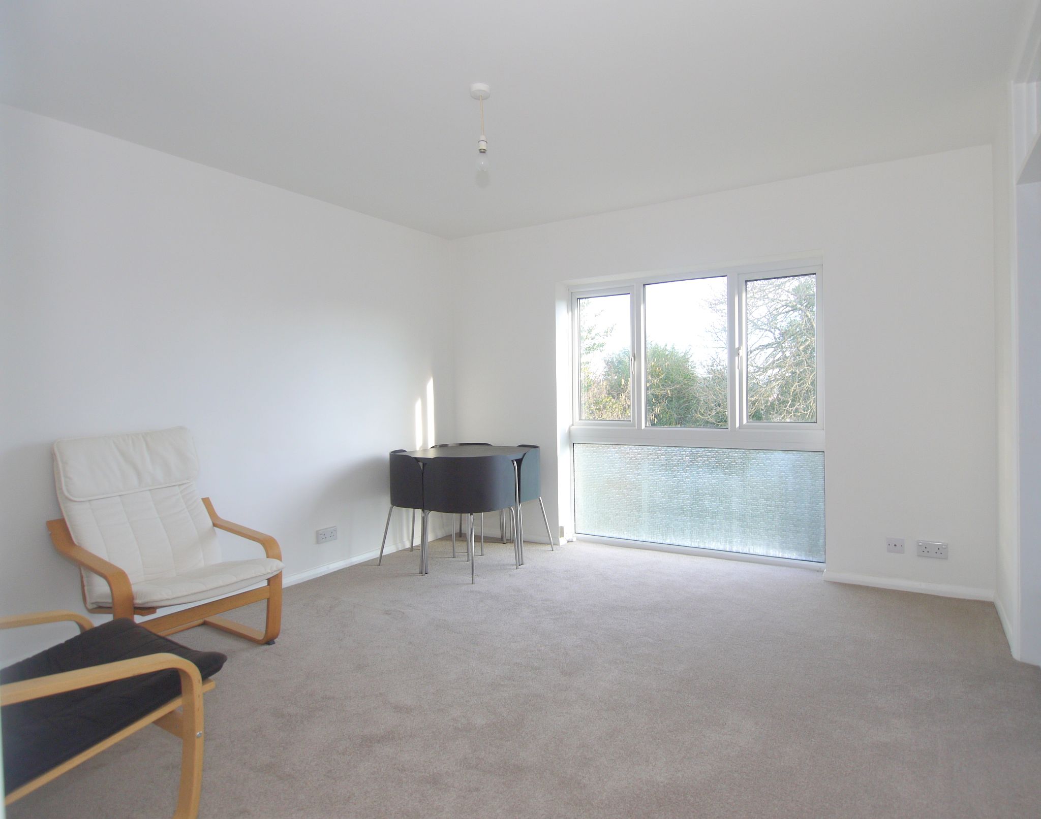 1 bedroom apartment Sold in Sevenoaks - Photograph 2