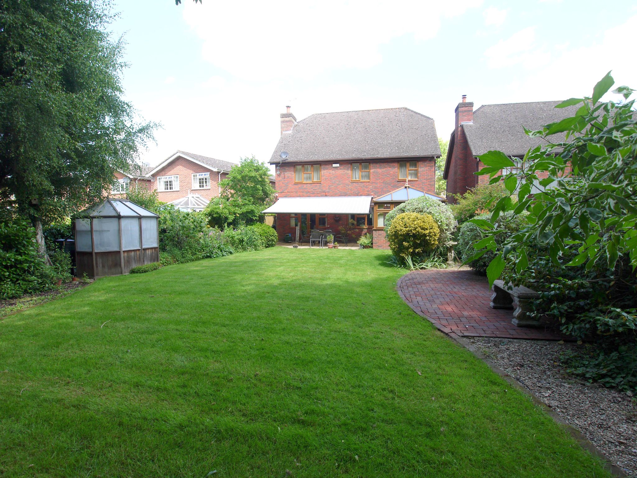 5 bedroom detached house Sold in Tonbridge - Photograph 10