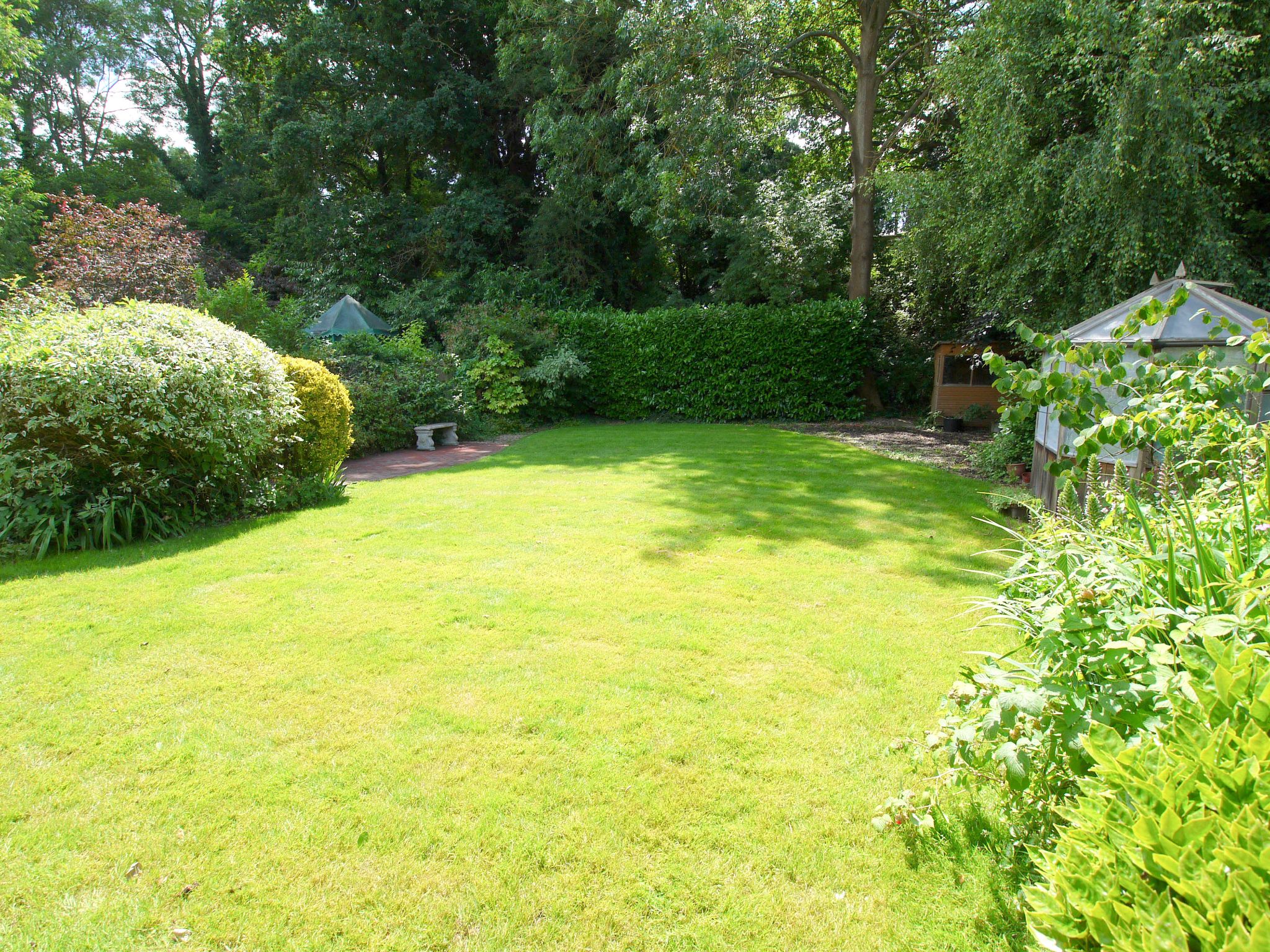 5 bedroom detached house Sold in Tonbridge - Photograph 9