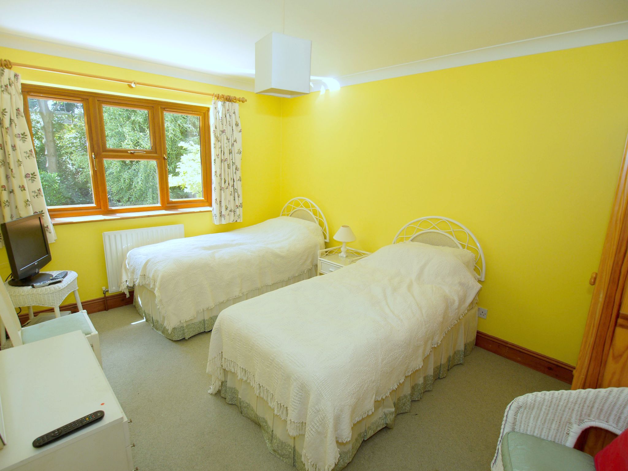 5 bedroom detached house Sold in Tonbridge - Photograph 7