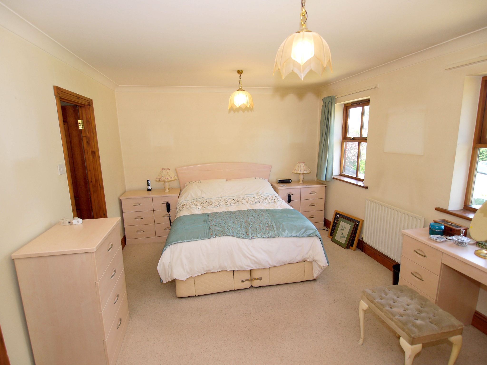 5 bedroom detached house Sold in Tonbridge - Photograph 6