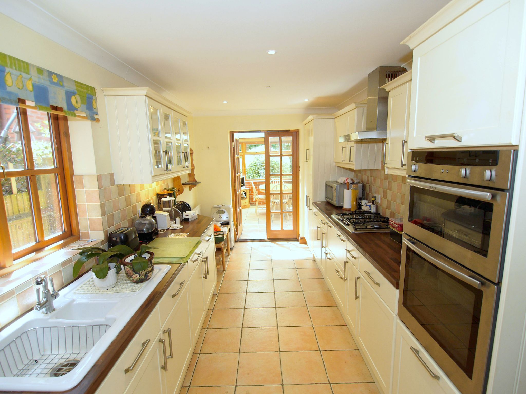 5 bedroom detached house Sold in Tonbridge - Photograph 5