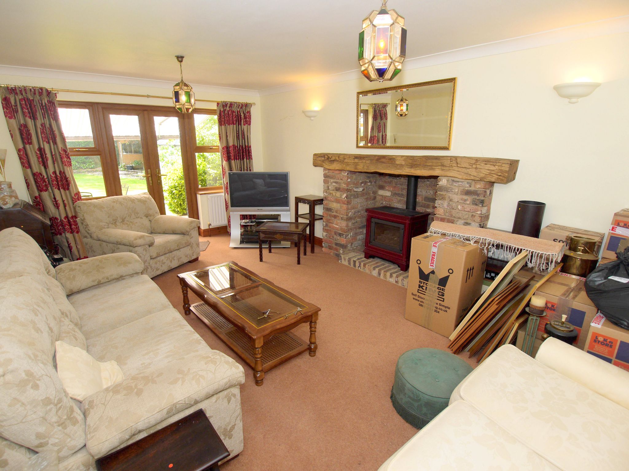 5 bedroom detached house Sold in Tonbridge - Photograph 2