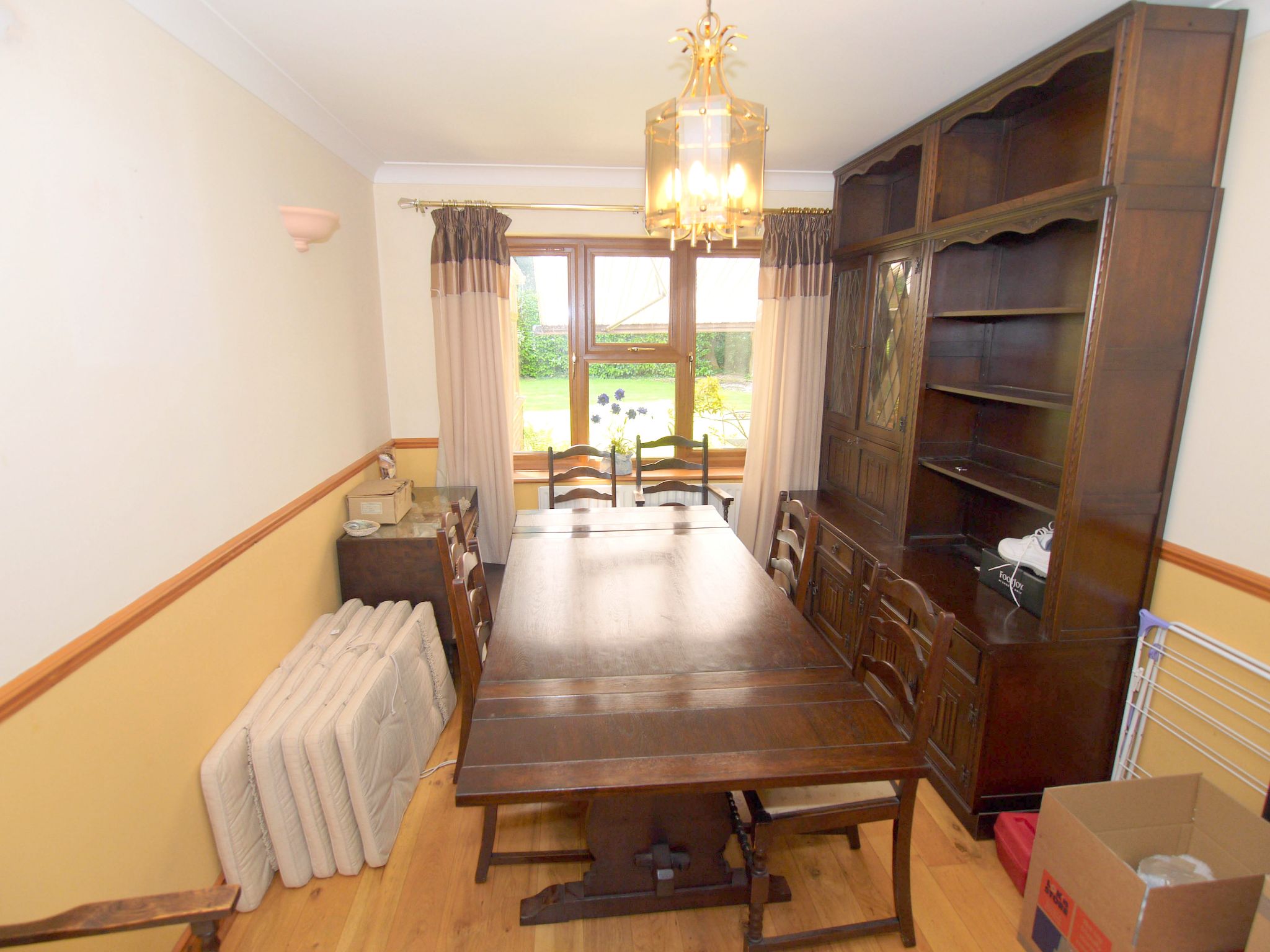 5 bedroom detached house Sold in Tonbridge - Photograph 4