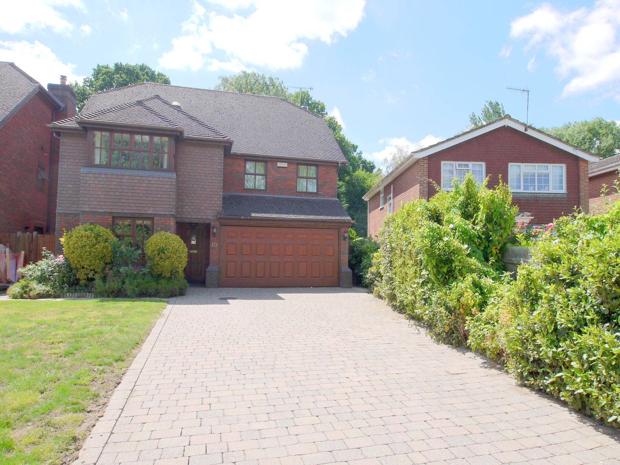 5 bedroom detached house Sold in Tonbridge - Photograph 1
