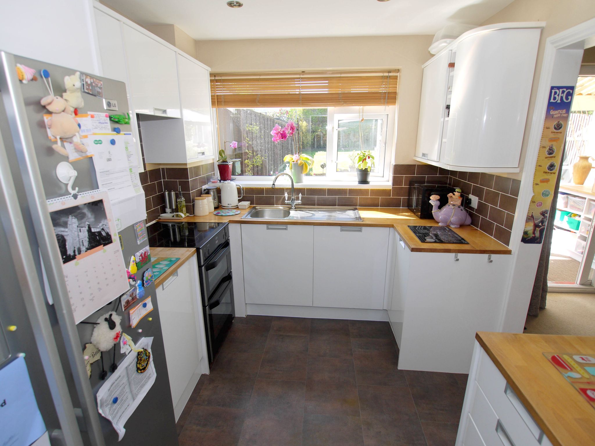 3 bedroom semi-detached house Sold in Sevenoaks - Photograph 4