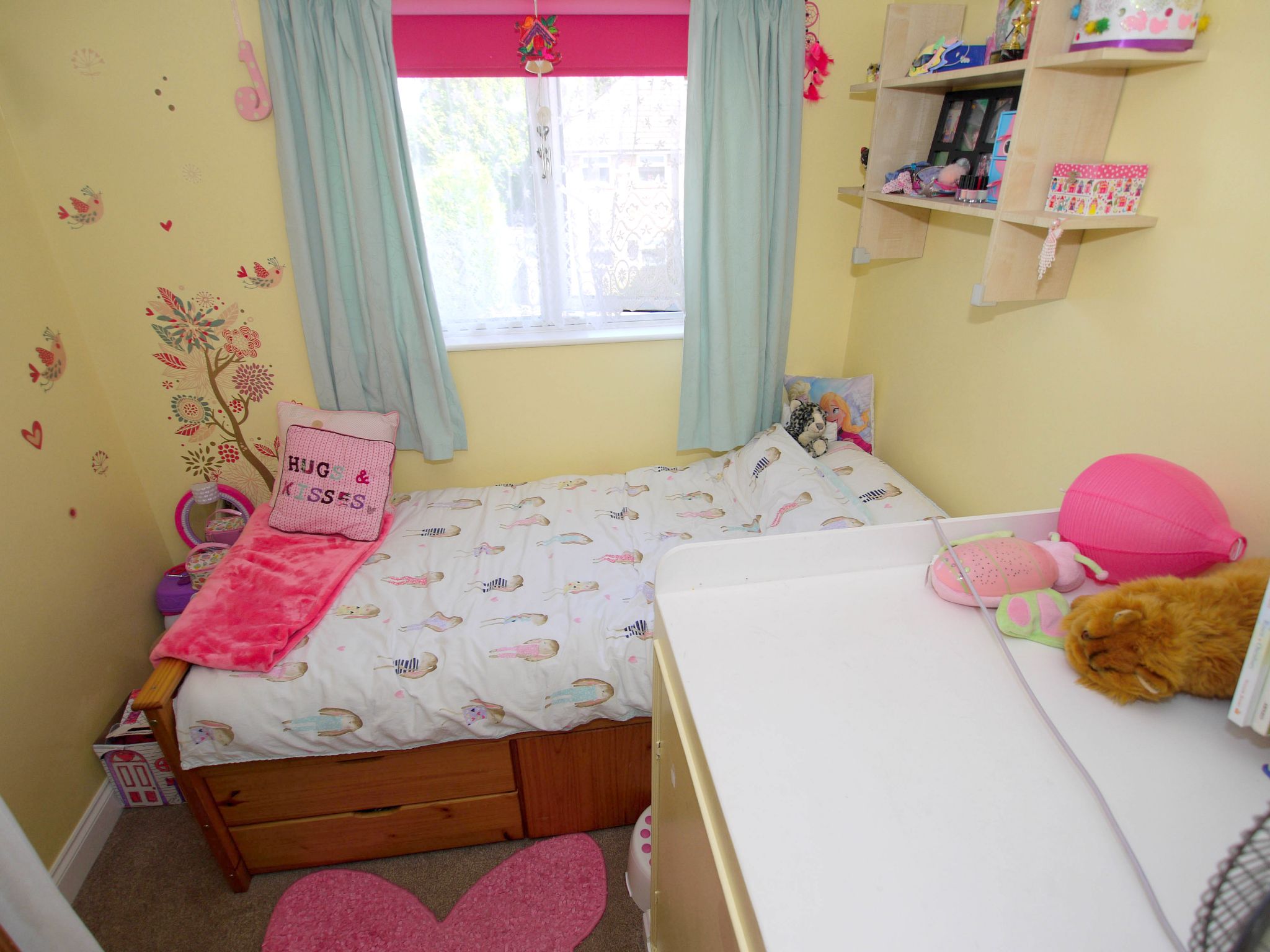 3 bedroom semi-detached house Sold in Sevenoaks - Photograph 8