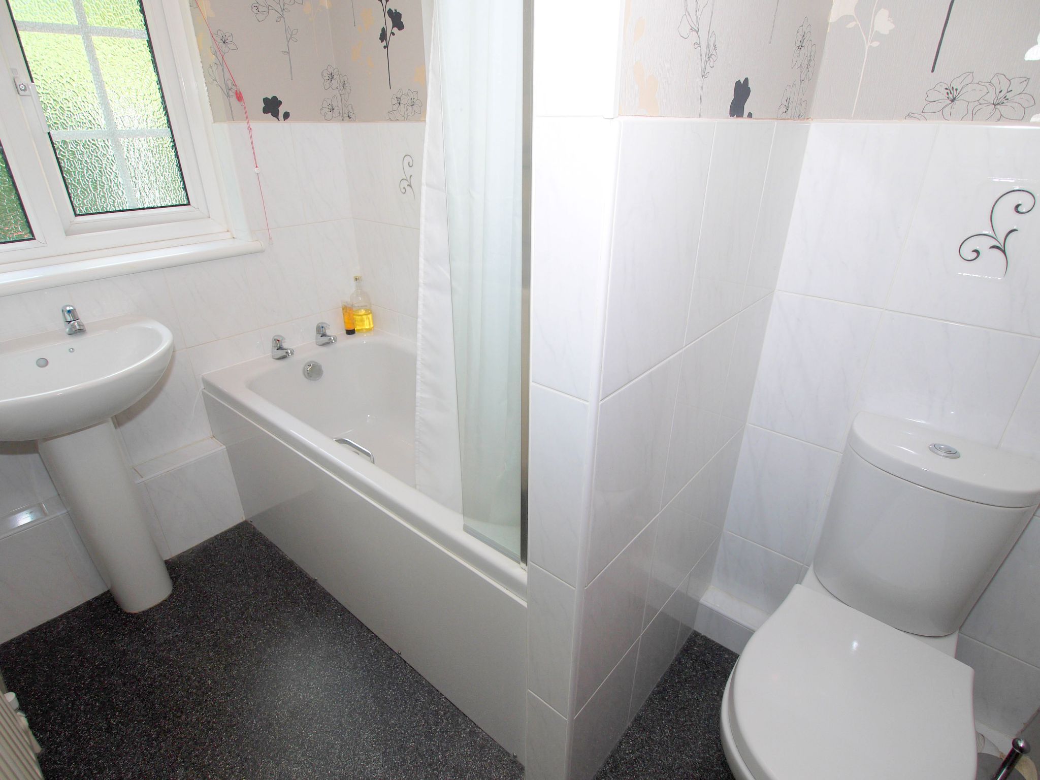 3 bedroom semi-detached house Sold in Sevenoaks - Photograph 13