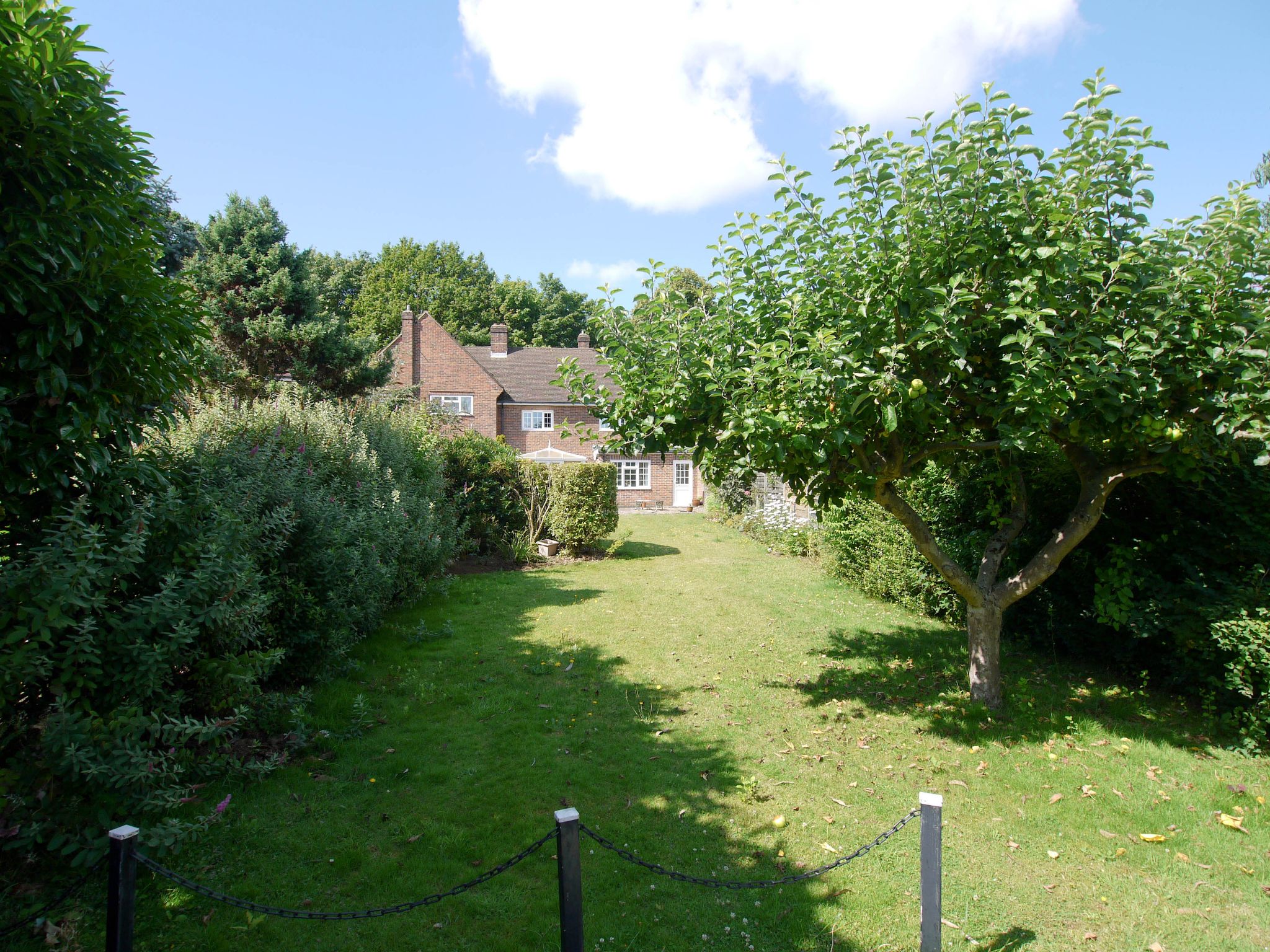 3 bedroom semi-detached house Sold in Sevenoaks - Photograph 4