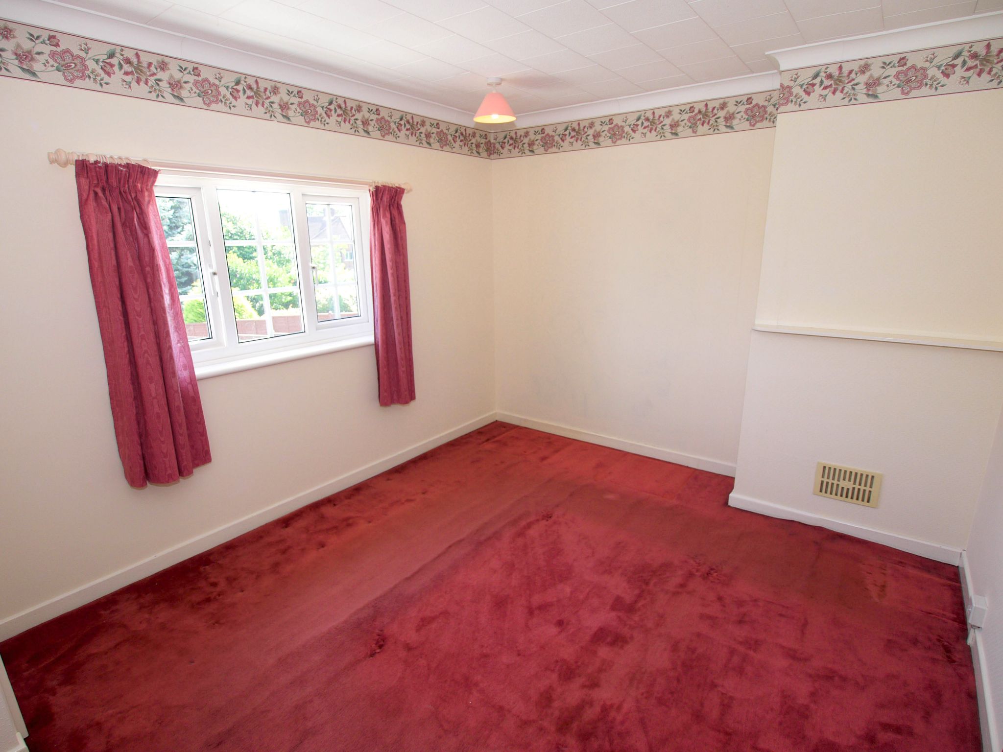 3 bedroom semi-detached house Sold in Sevenoaks - Photograph 10