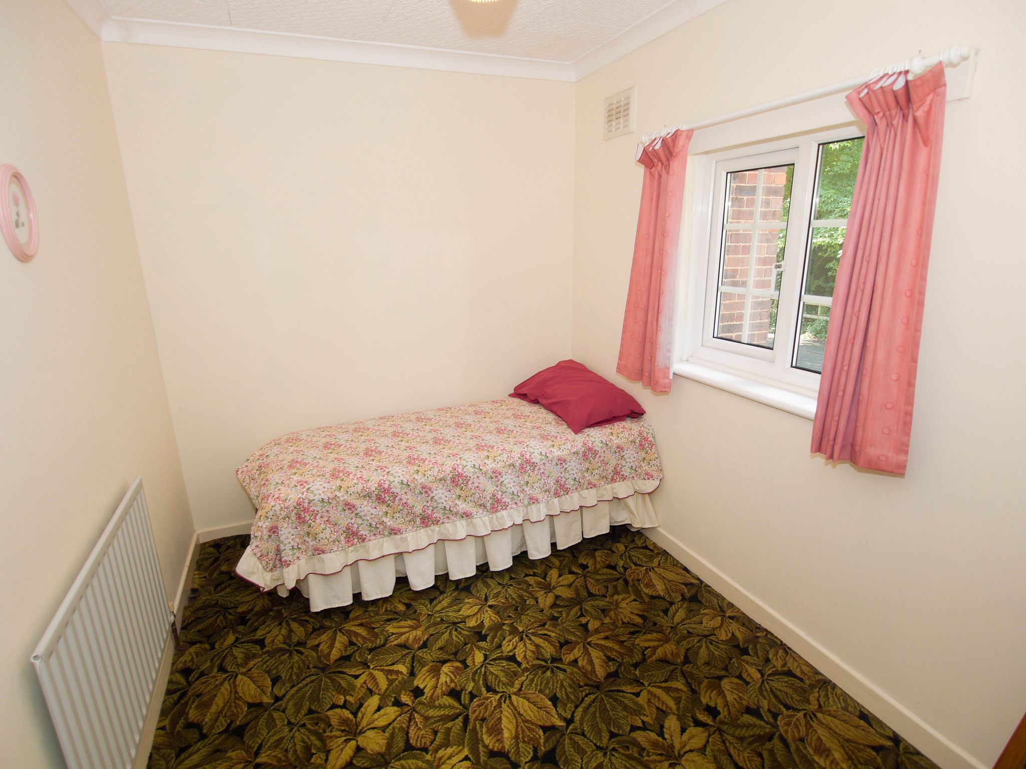 3 bedroom semi-detached house Sold in Sevenoaks - Photograph 12