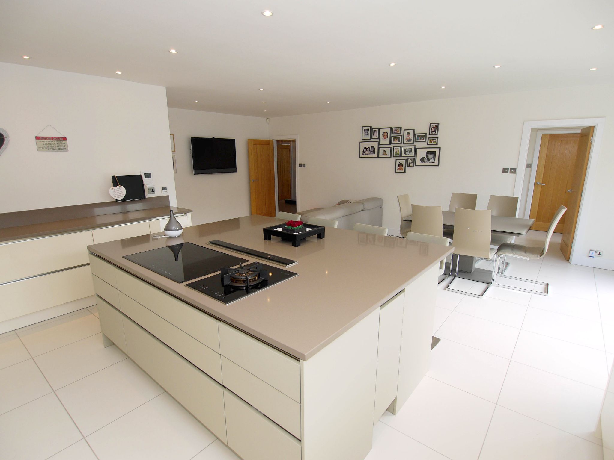 6 bedroom detached house Sold in Sevenoaks - Photograph 8