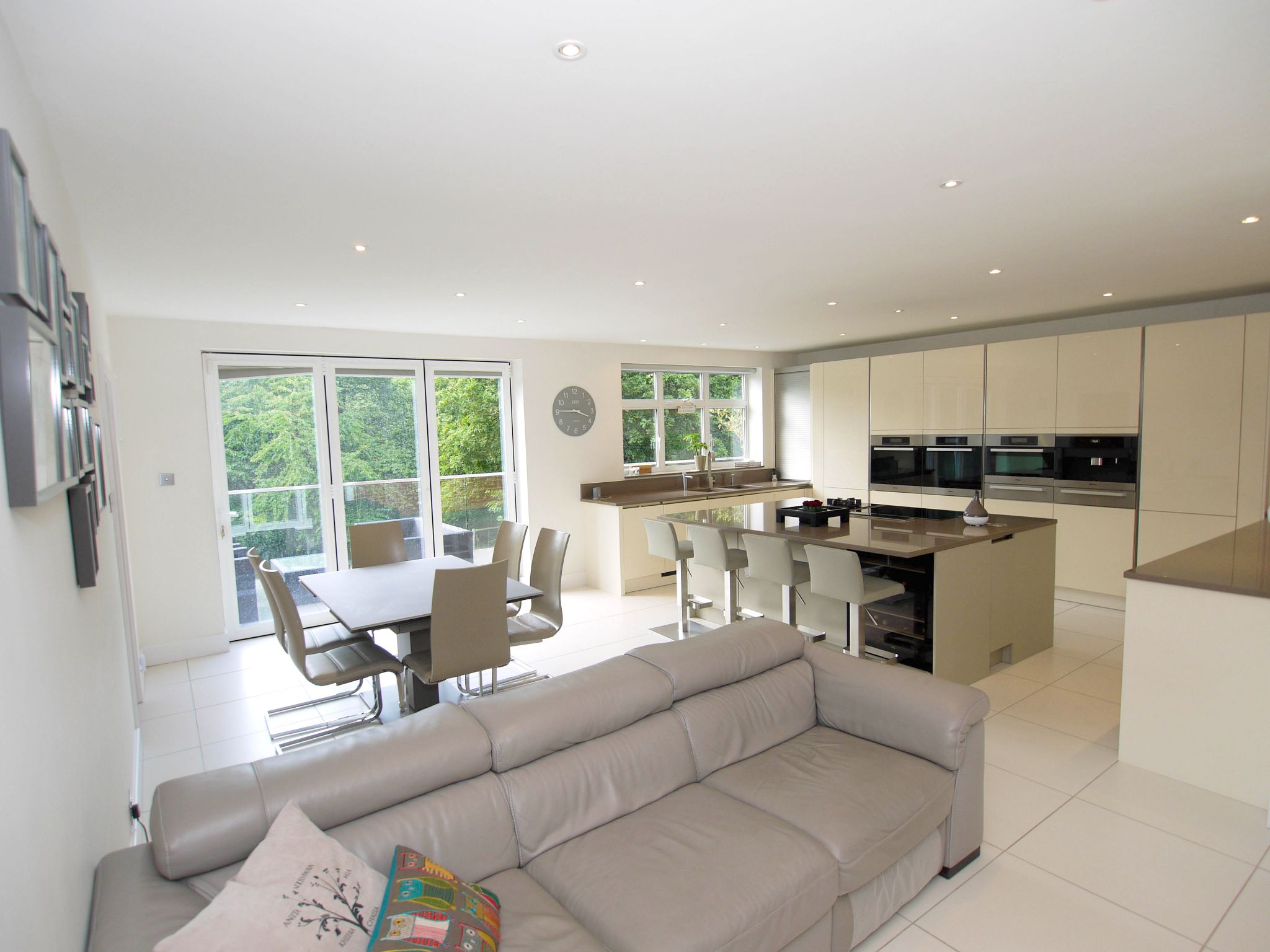 6 bedroom detached house Sold in Sevenoaks - Photograph 6