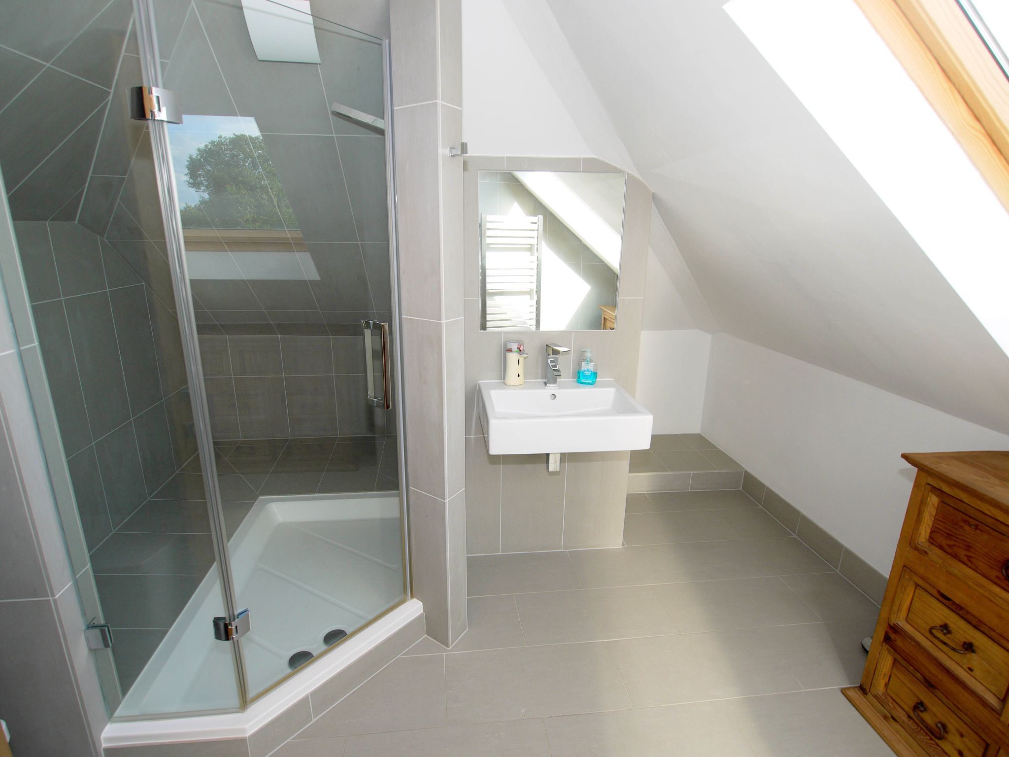6 bedroom detached house Sold in Sevenoaks - Photograph 13