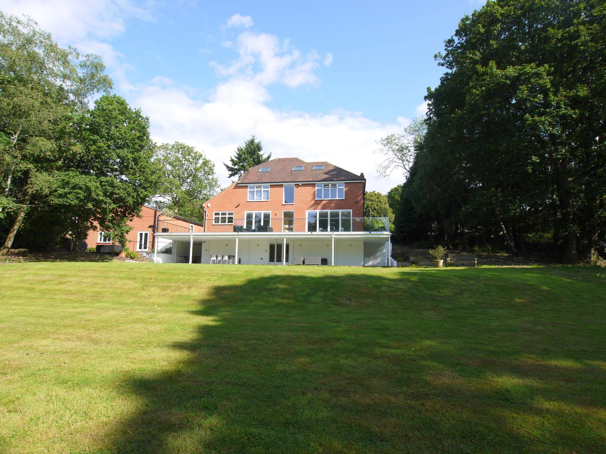 6 bedroom detached house Sold in Sevenoaks - Photograph 1