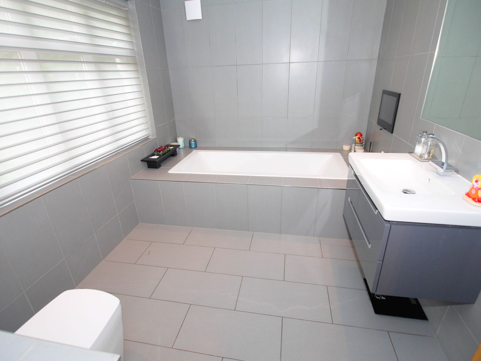 6 bedroom detached house Sold in Sevenoaks - Photograph 11