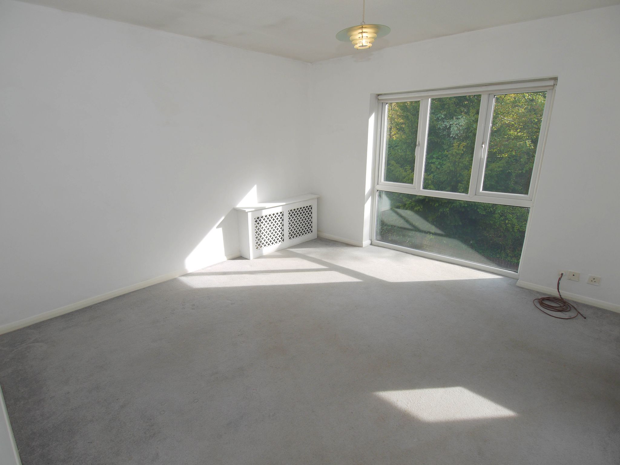 1 bedroom apartment Sold in Sevenoaks - Photograph 2