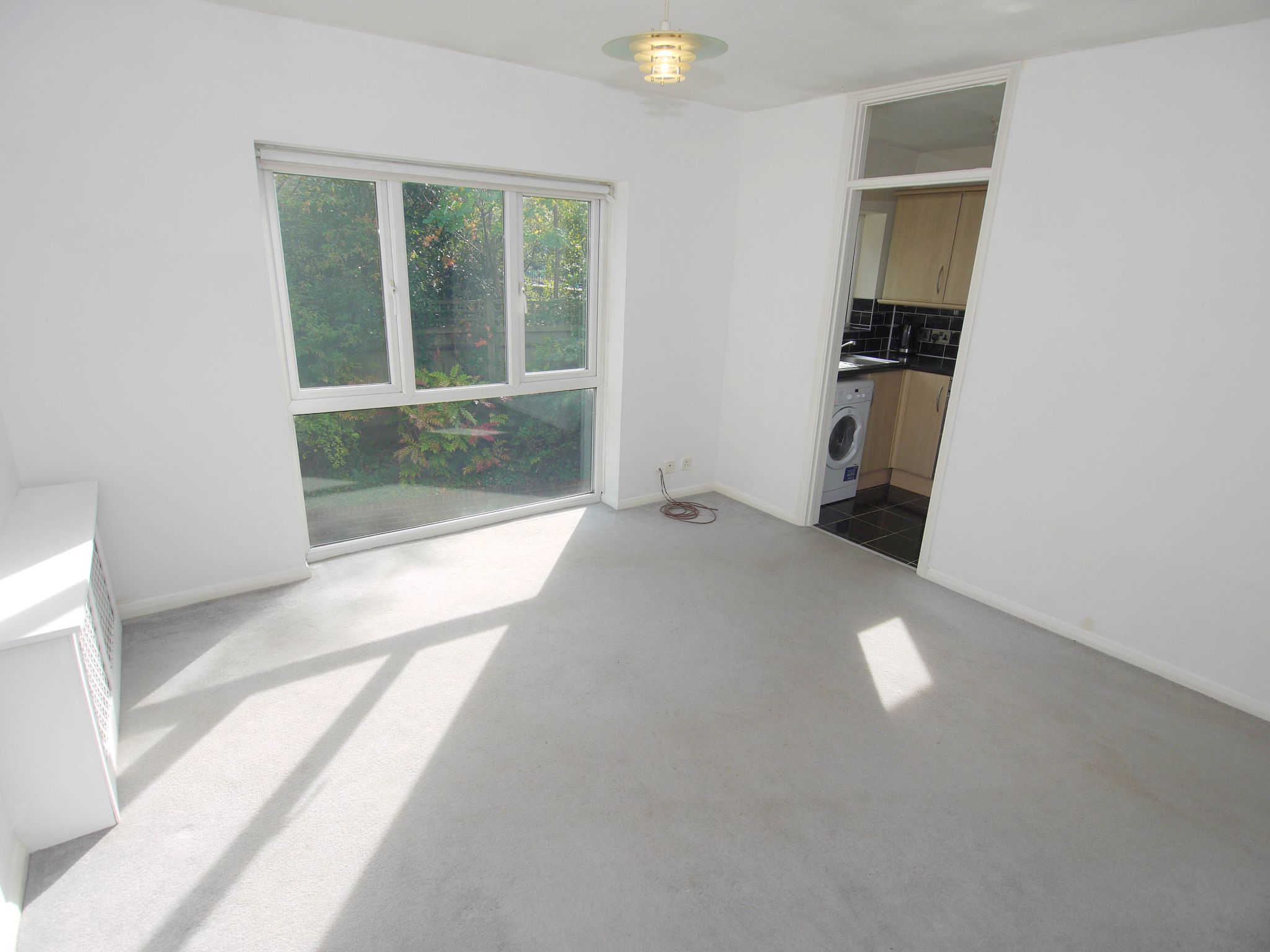 1 bedroom apartment Sold in Sevenoaks - Photograph 4