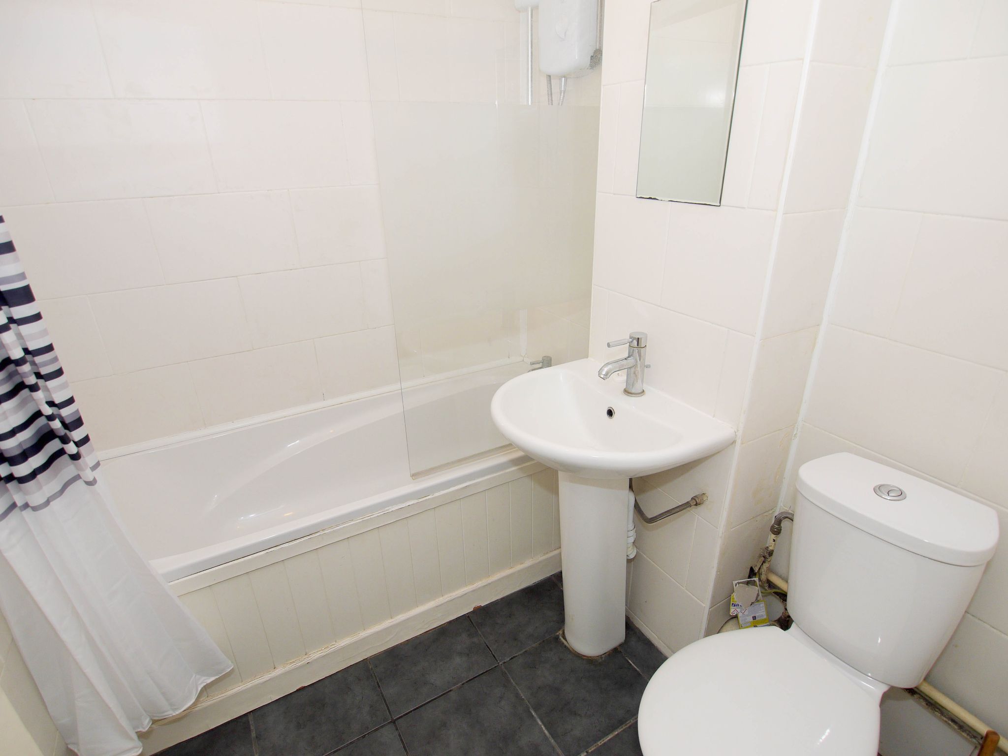 1 bedroom apartment Sold in Sevenoaks - Photograph 6