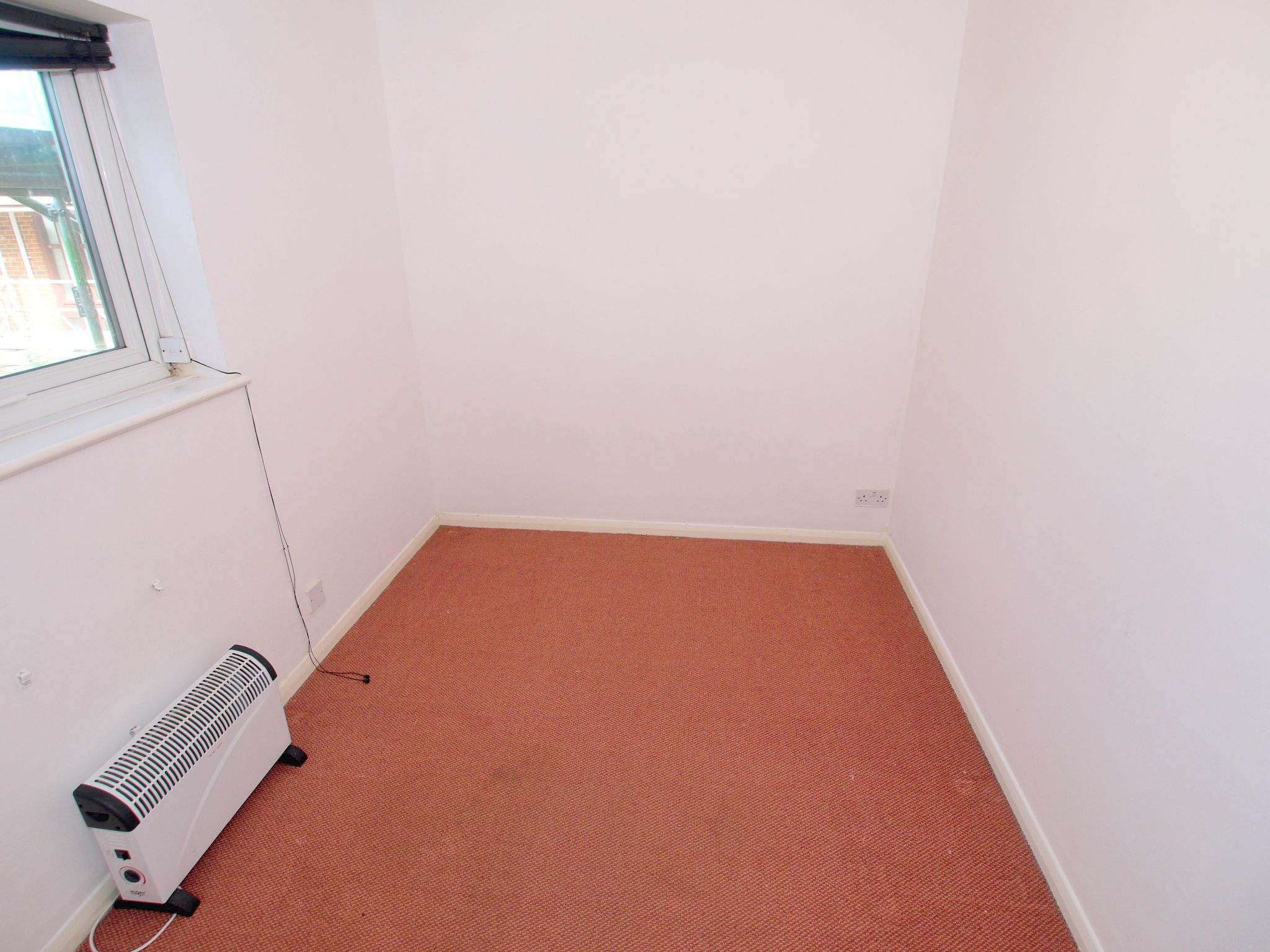 1 bedroom apartment Sold in Sevenoaks - Photograph 5