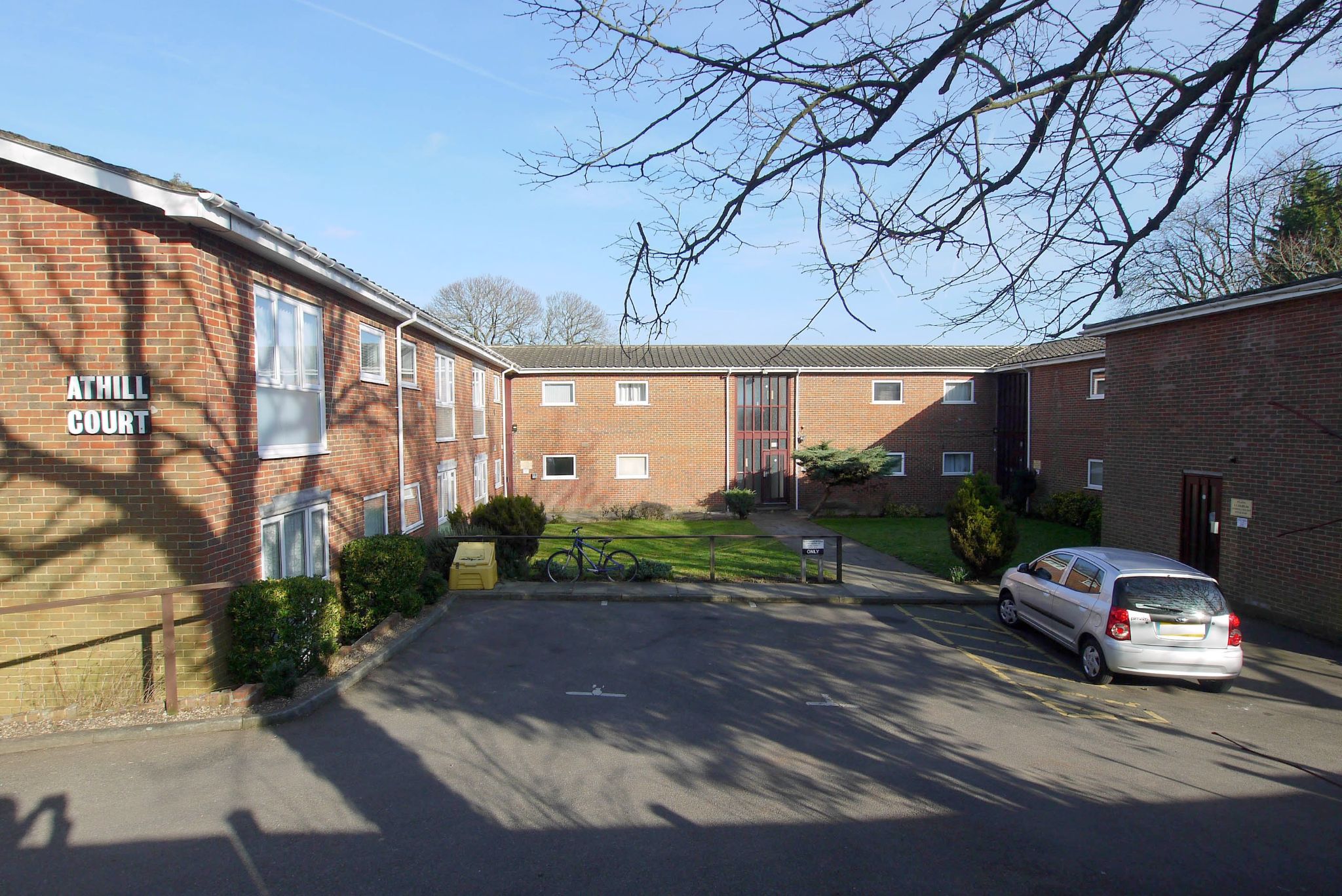 1 bedroom apartment Sold in Sevenoaks - Photograph 1