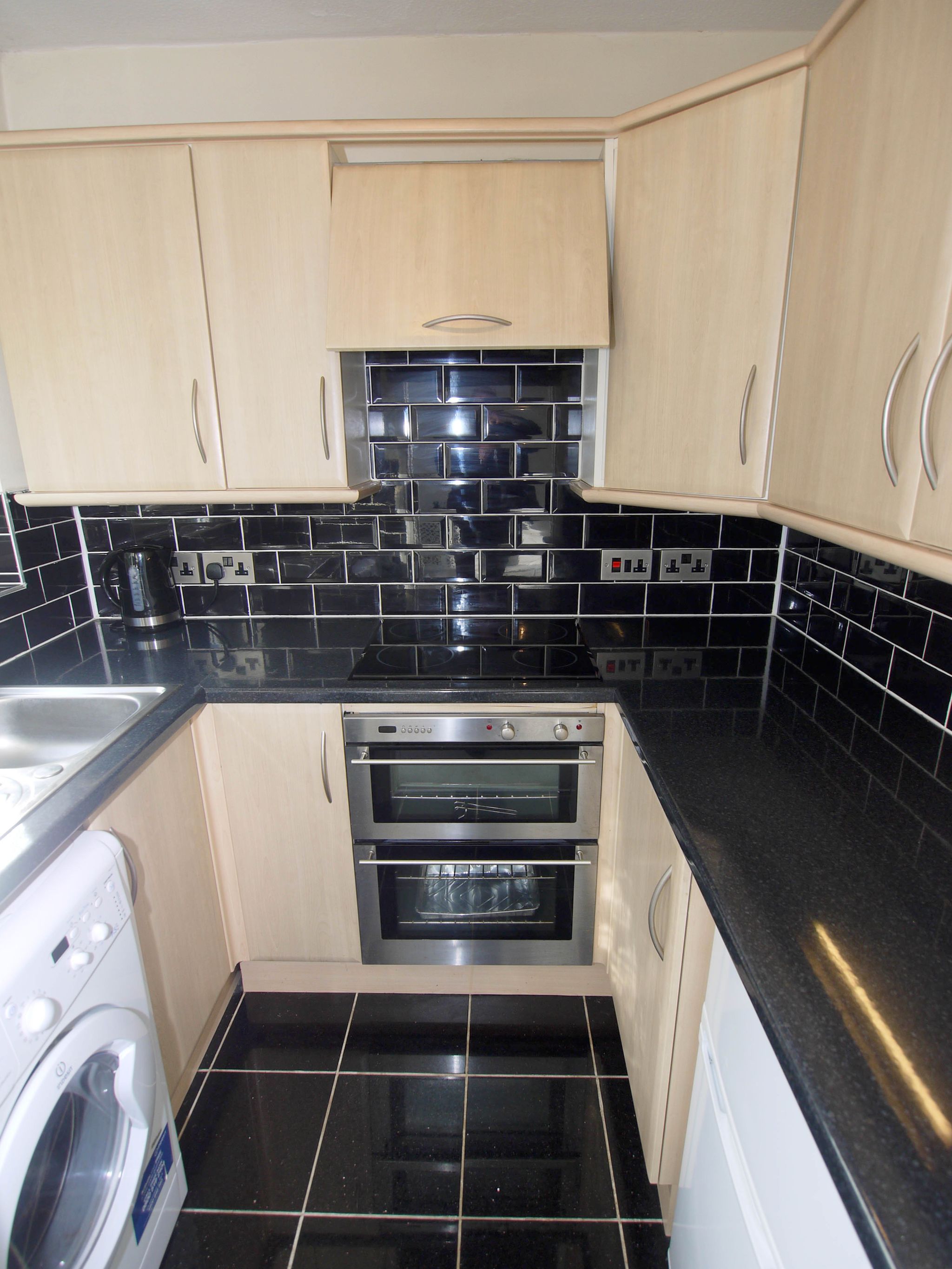 1 bedroom apartment Sold in Sevenoaks - Photograph 3