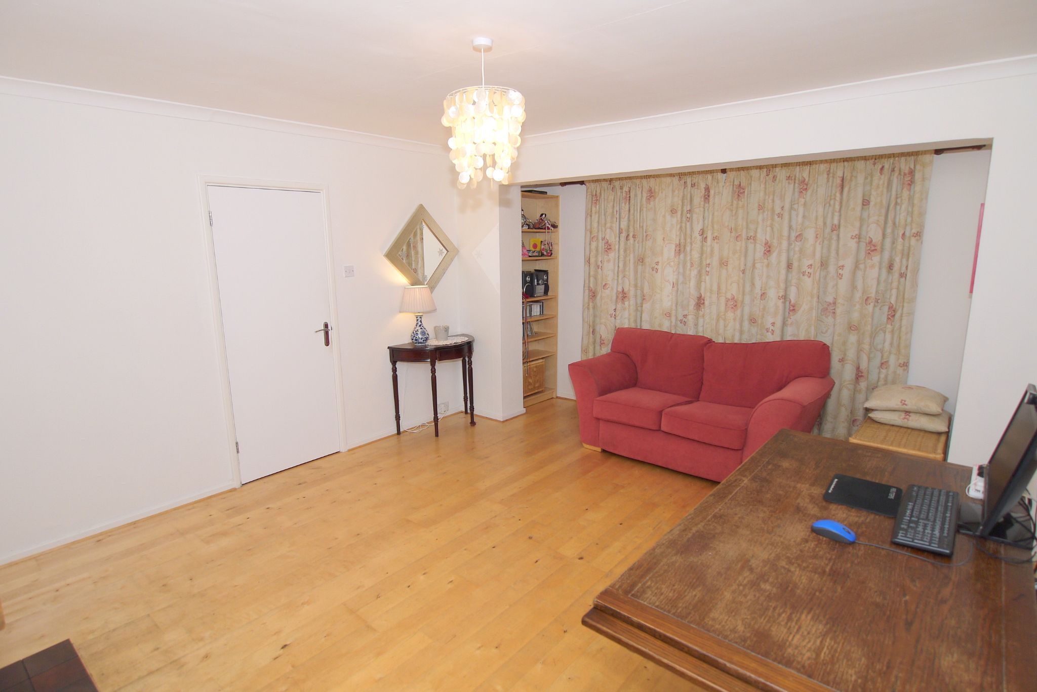4 bedroom detached house Sold in Sevenoaks - Photograph 3