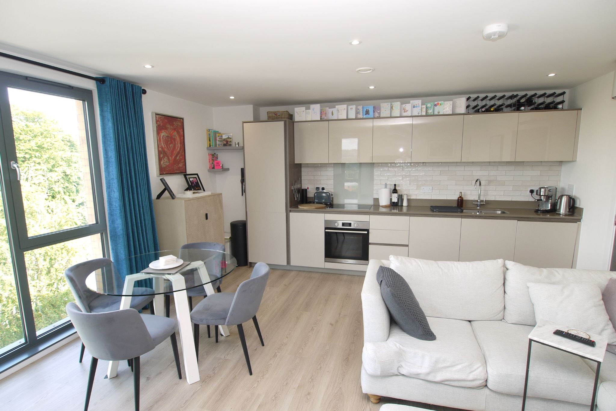2 bedroom apartment For Sale in Sevenoaks - Photograph 4
