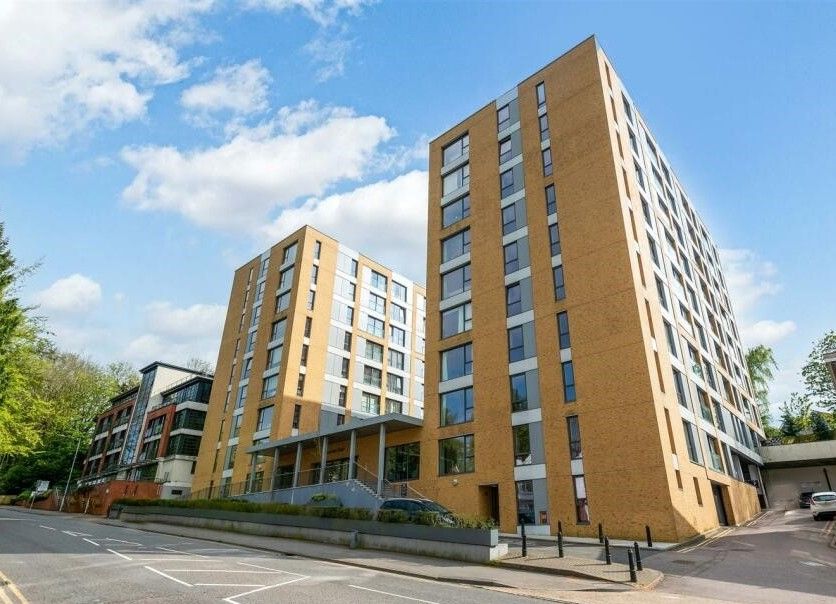 2 bedroom apartment For Sale in Sevenoaks - Property photograph