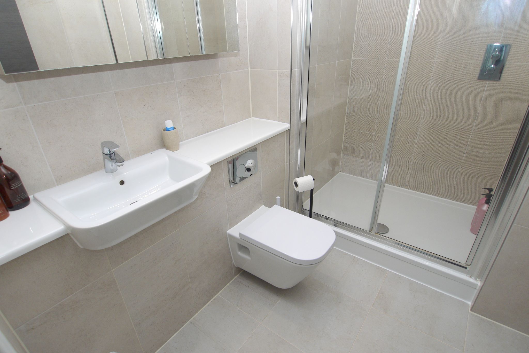 2 bedroom apartment For Sale in Sevenoaks - Photograph 9