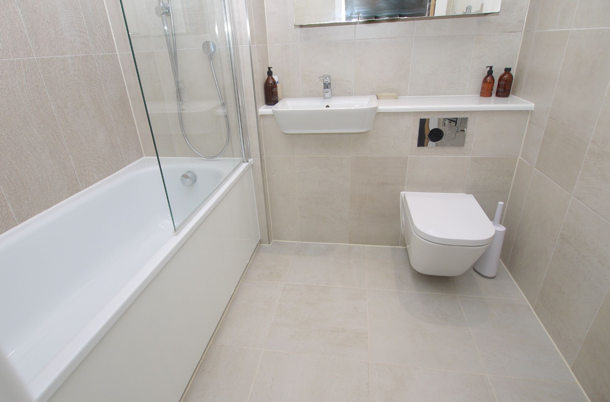 2 bedroom apartment For Sale in Sevenoaks - Photograph 6