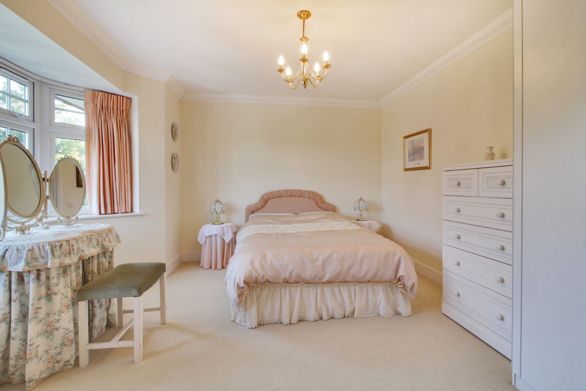 5 bedroom detached house Sold in Sevenoaks - Photograph 9