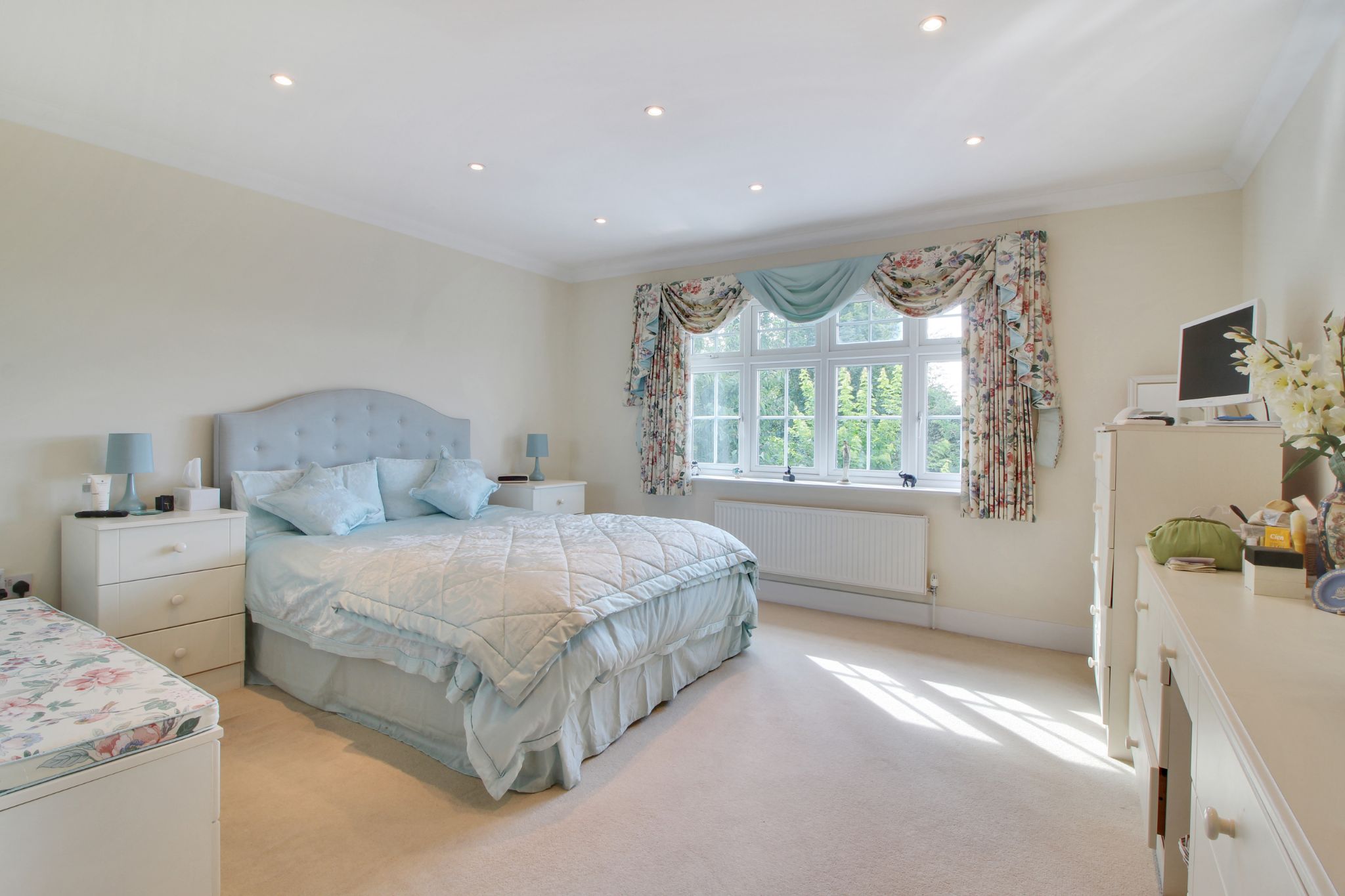 5 bedroom detached house Sold in Sevenoaks - Photograph 8