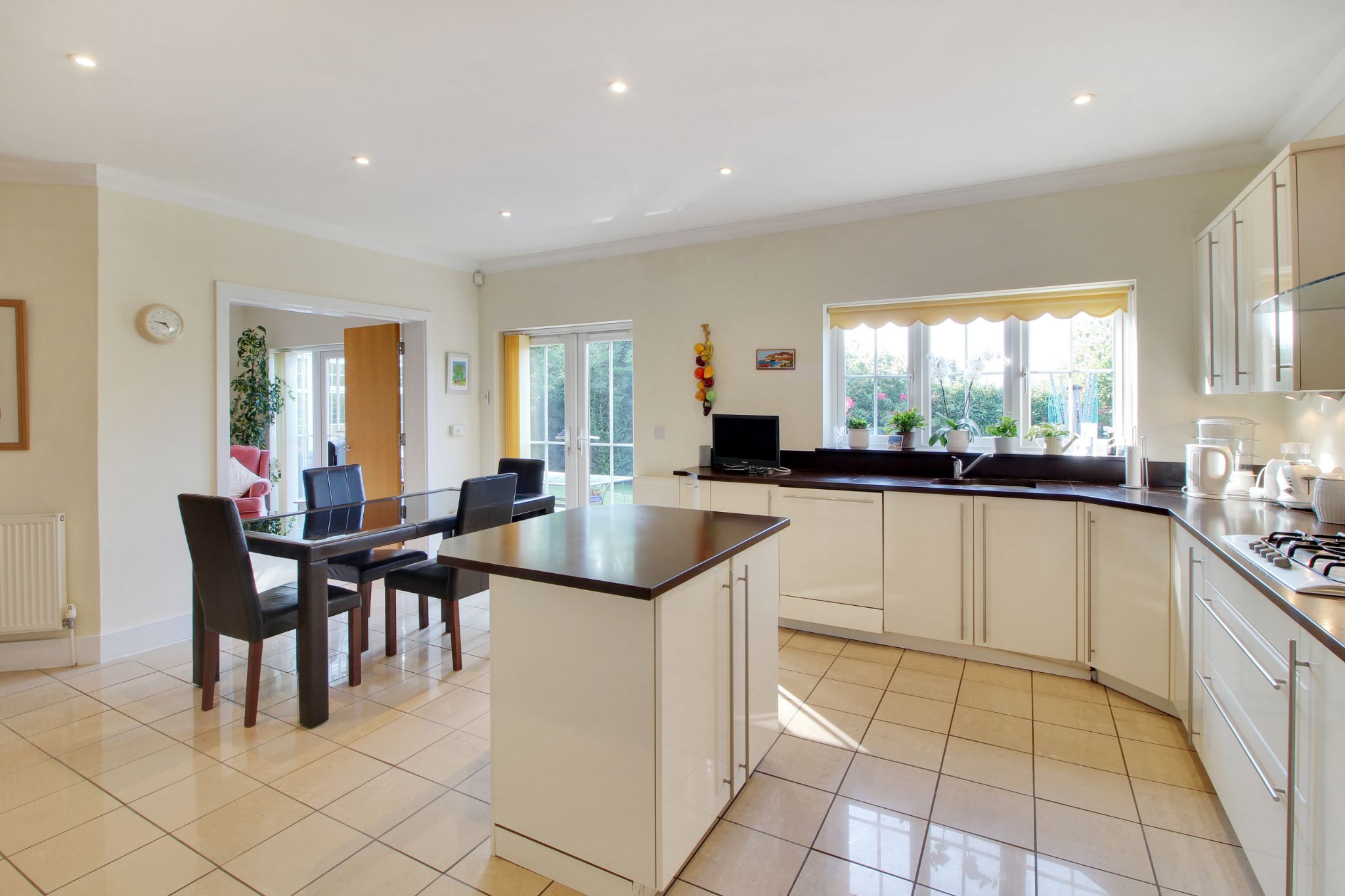 5 bedroom detached house Sold in Sevenoaks - Photograph 2