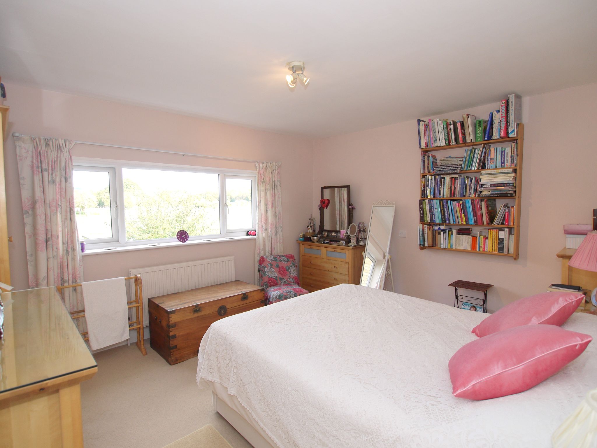 2 bedroom semi-detached house Sold in Sevenoaks - Photograph 5